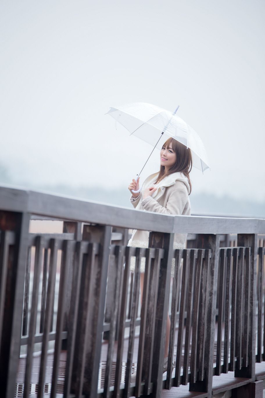 极品韩国美女李恩慧《下雨天街拍》/(33P)