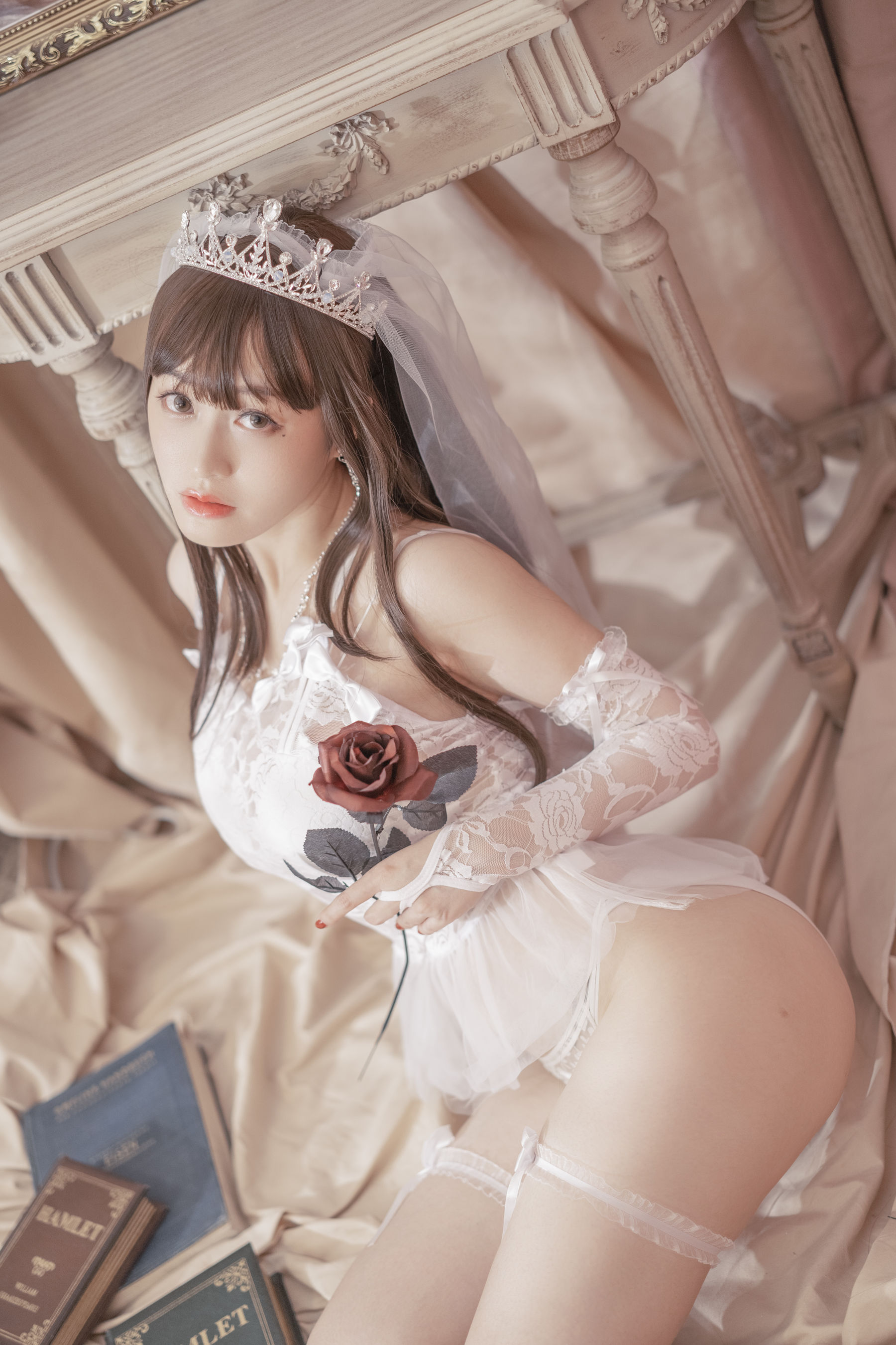 [网红COSER写真] 动漫博主脱尾巴Mizuki - 婚纱/(30P)