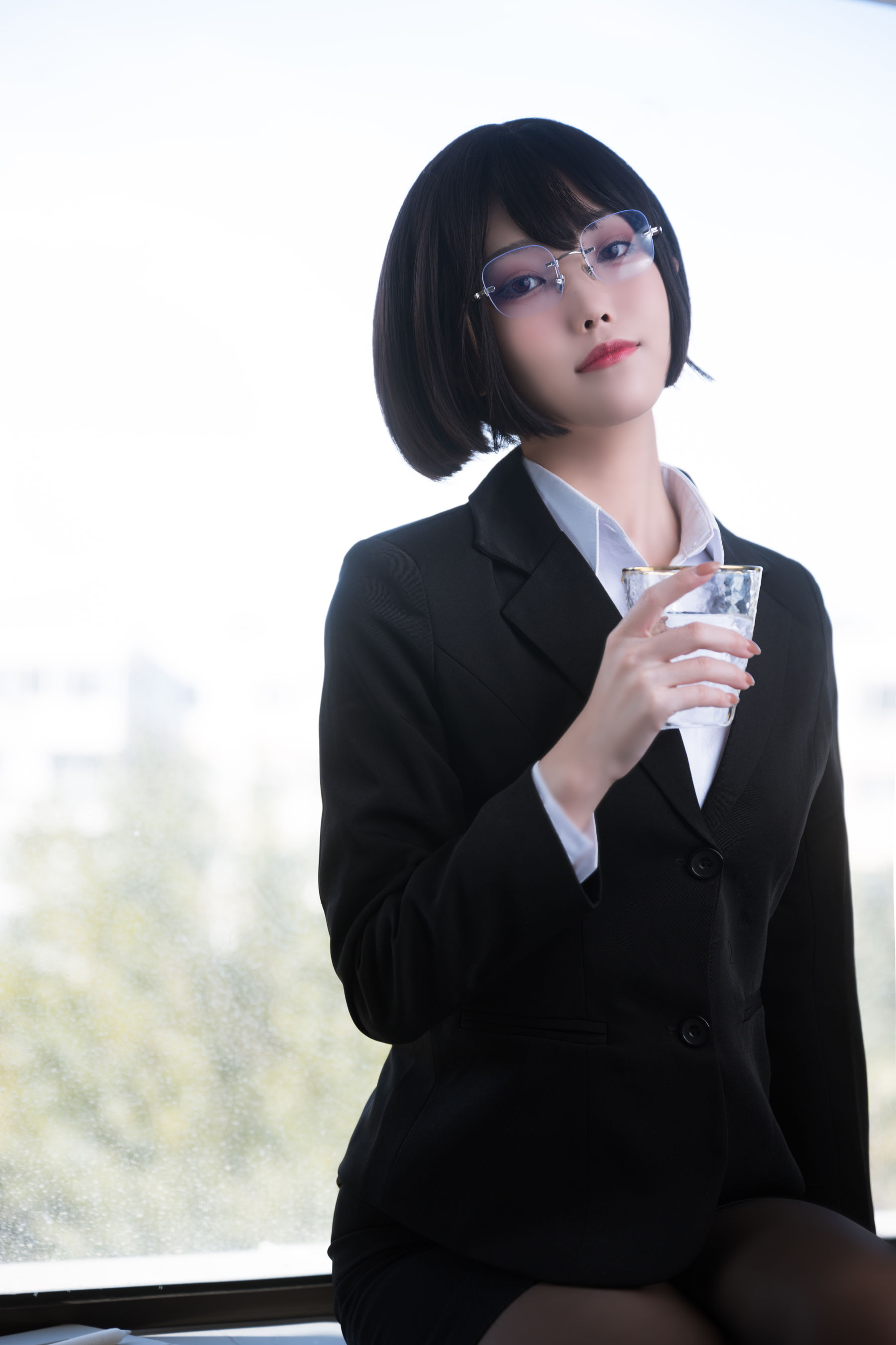 [网红COSER写真] Cosplay汪知子 - 黑丝OL/(16P)