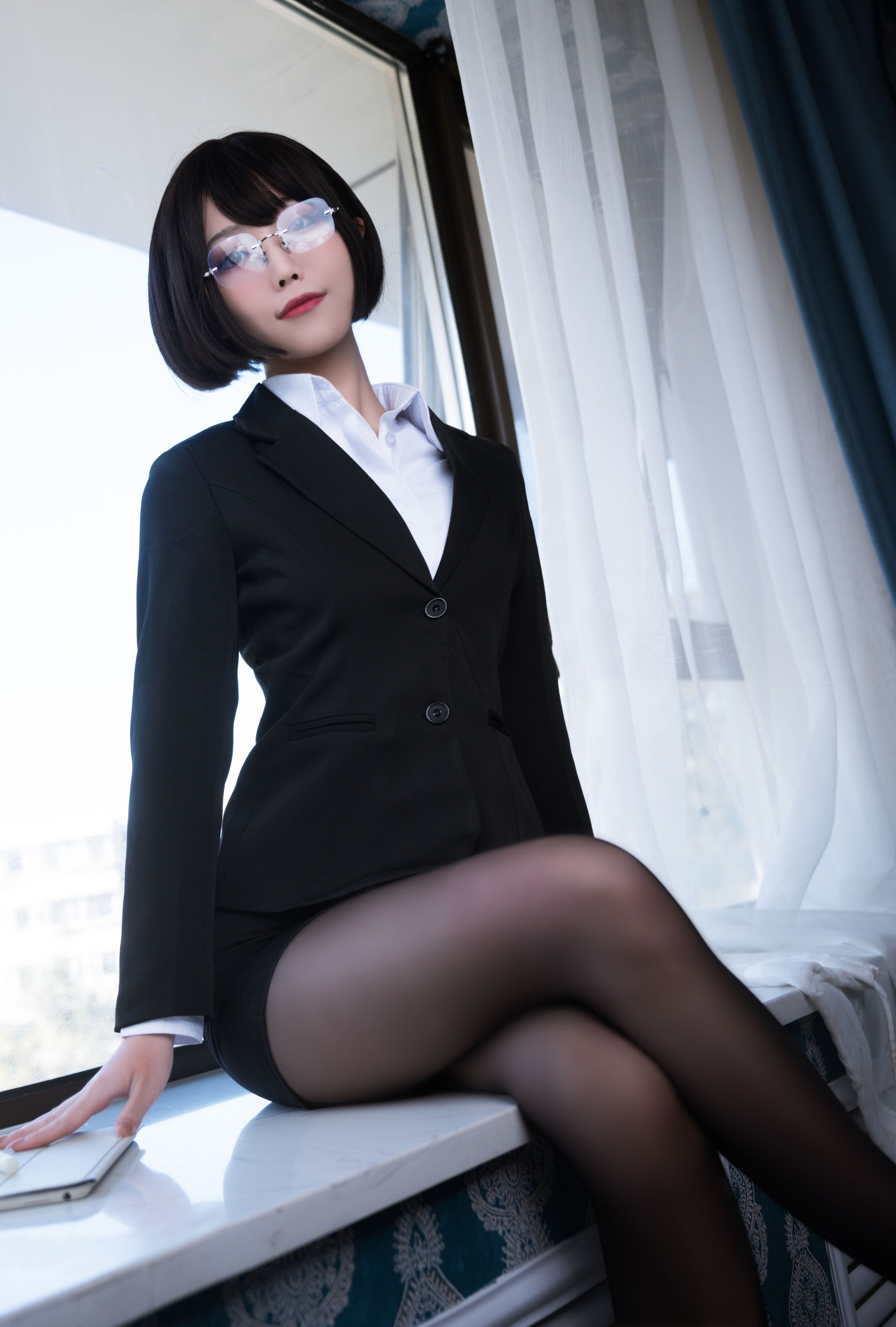 [网红COSER写真] Cosplay汪知子 - 黑丝OL/(16P)