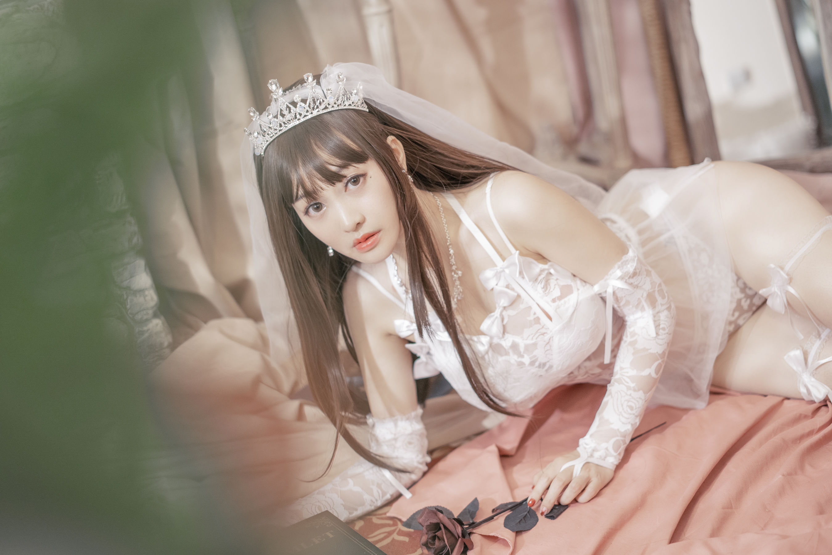 [网红COSER写真] 动漫博主脱尾巴Mizuki - 婚纱/(30P)