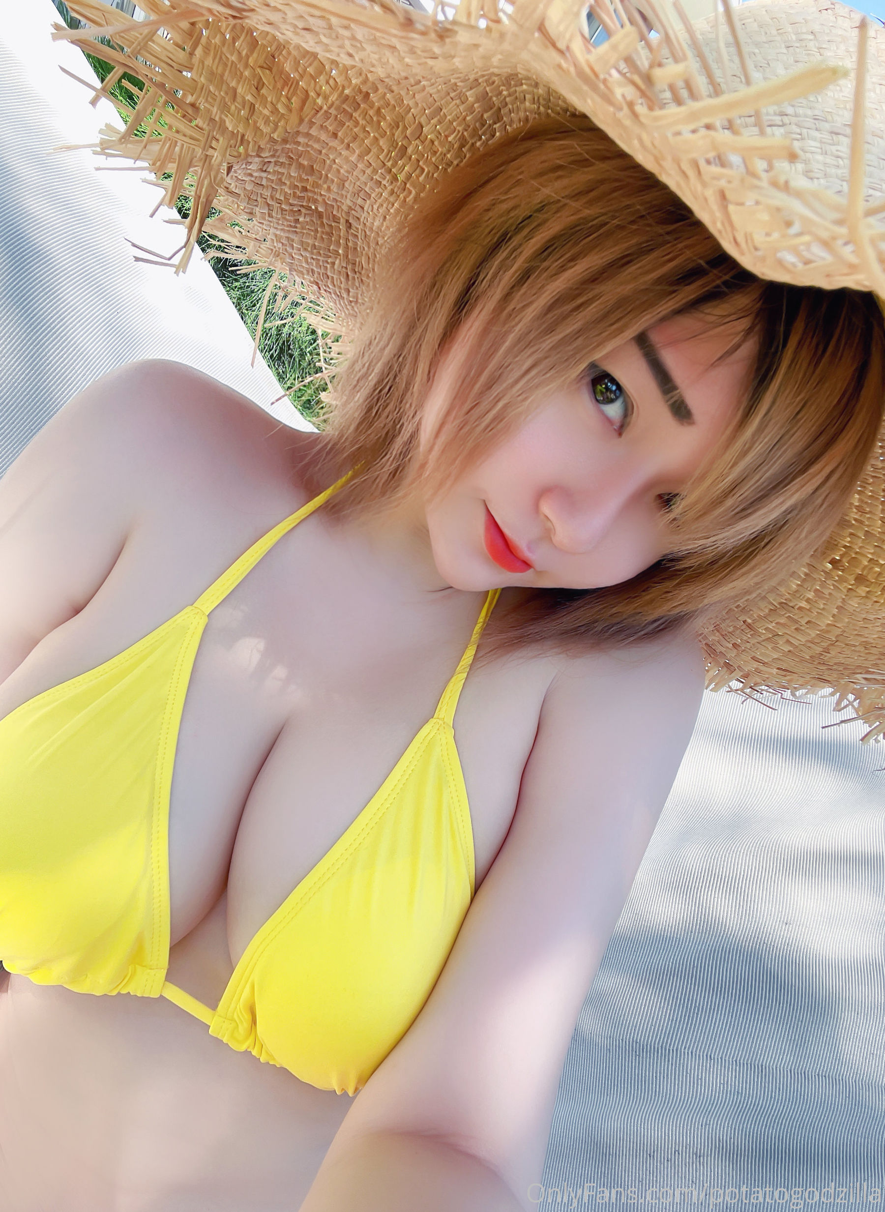 [网红COSER写真] Coser小姐姐Potato Godzilla - Yellow Bikini/(25P)