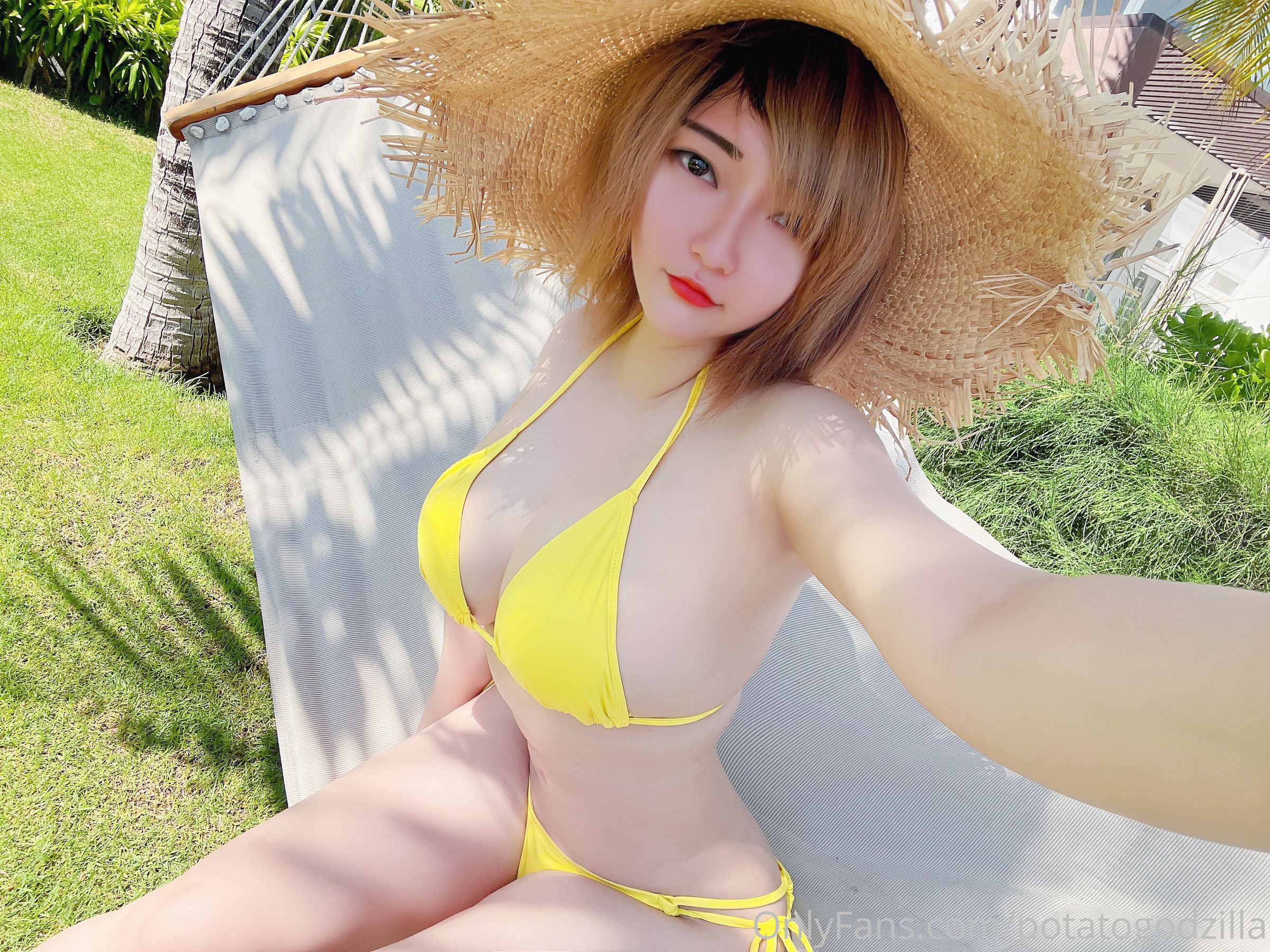 [网红COSER写真] Coser小姐姐Potato Godzilla - Yellow Bikini/(25P)