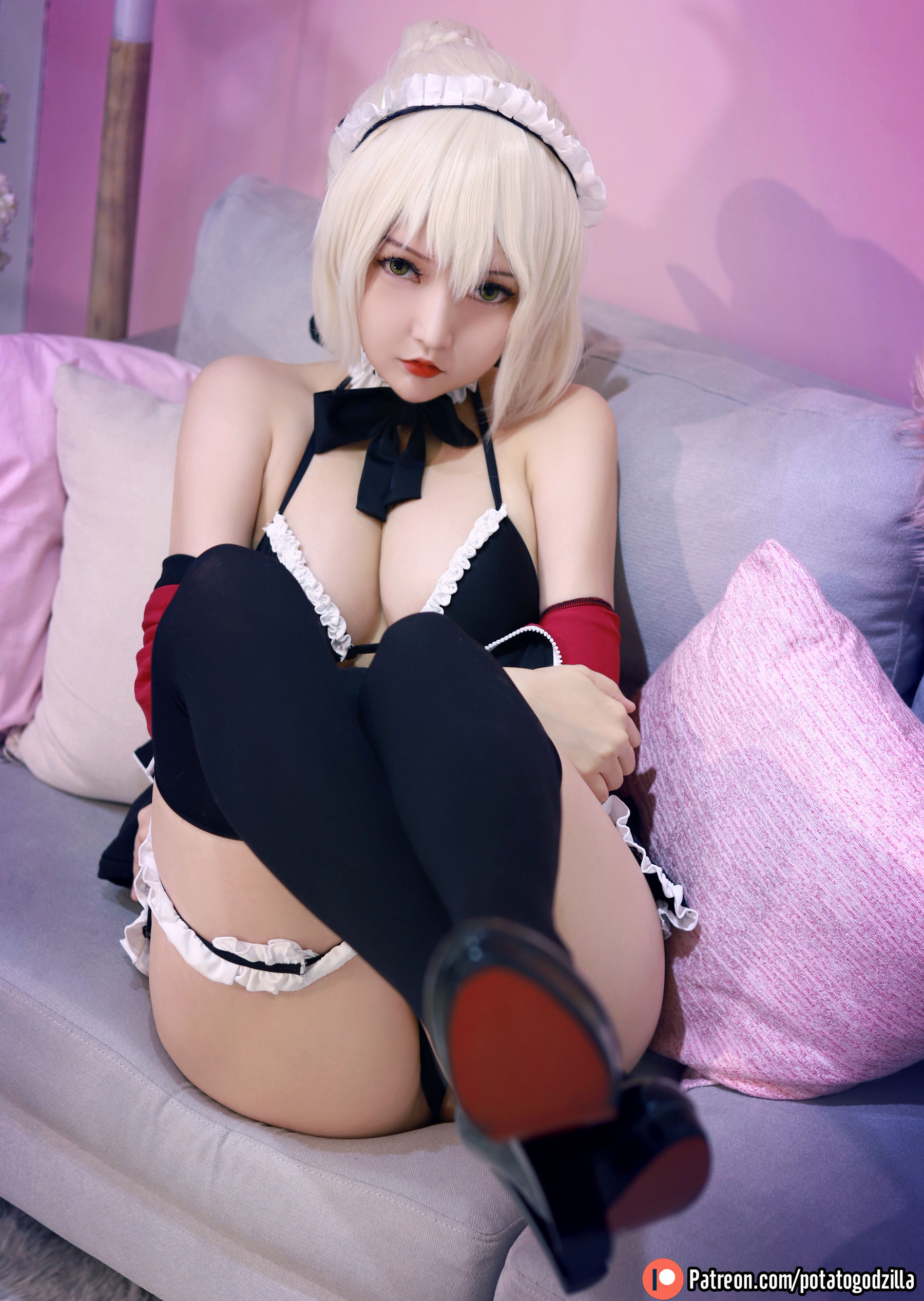 [网红COSER写真] Coser小姐姐Potato Godzilla - Saber Alter Maid/(42P)