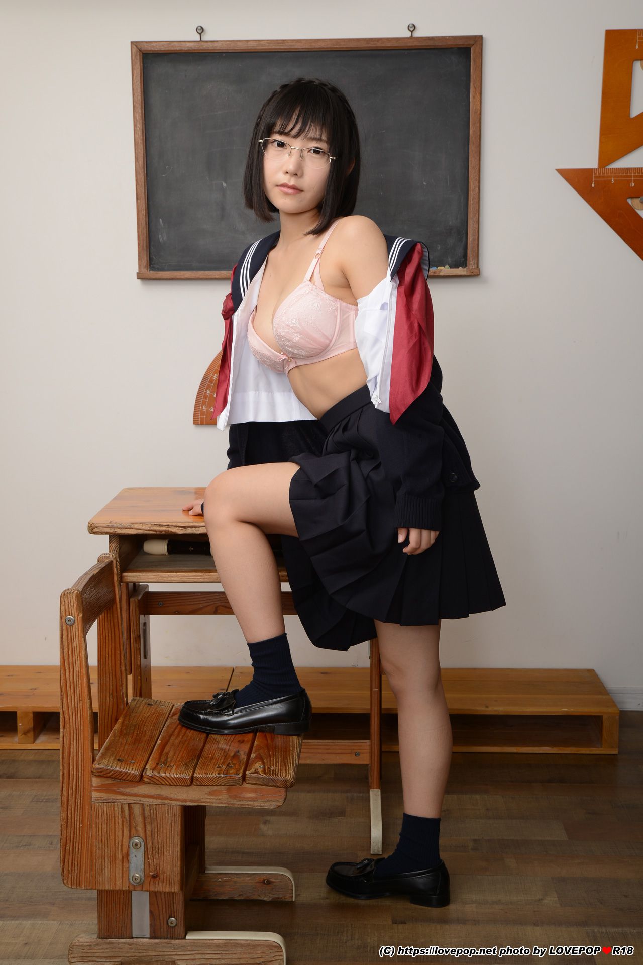 [LOVEPOP] Yui Shirasaka 白坂有以 Photoset 01/(53P)