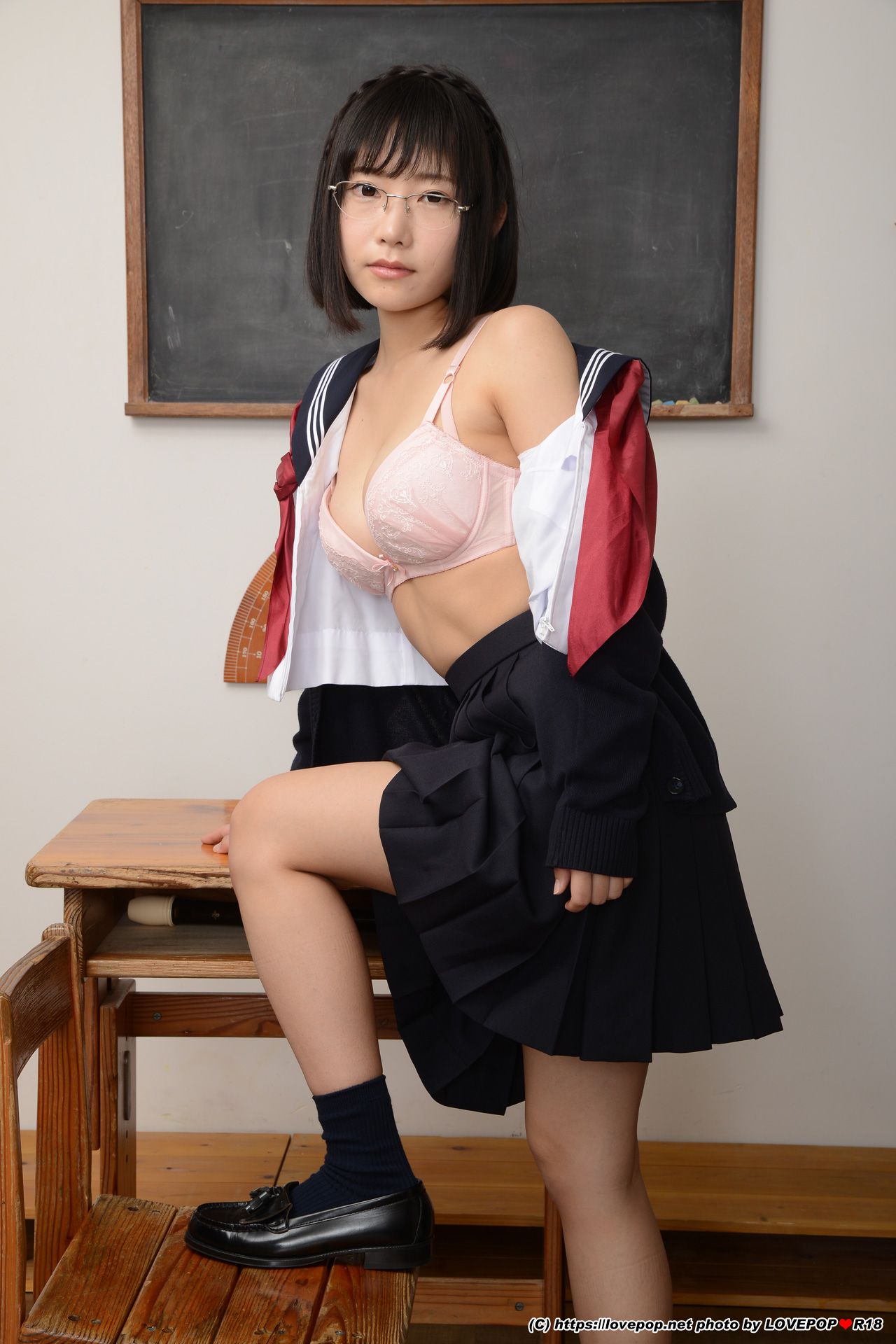 [LOVEPOP] Yui Shirasaka 白坂有以 Photoset 01/(53P)