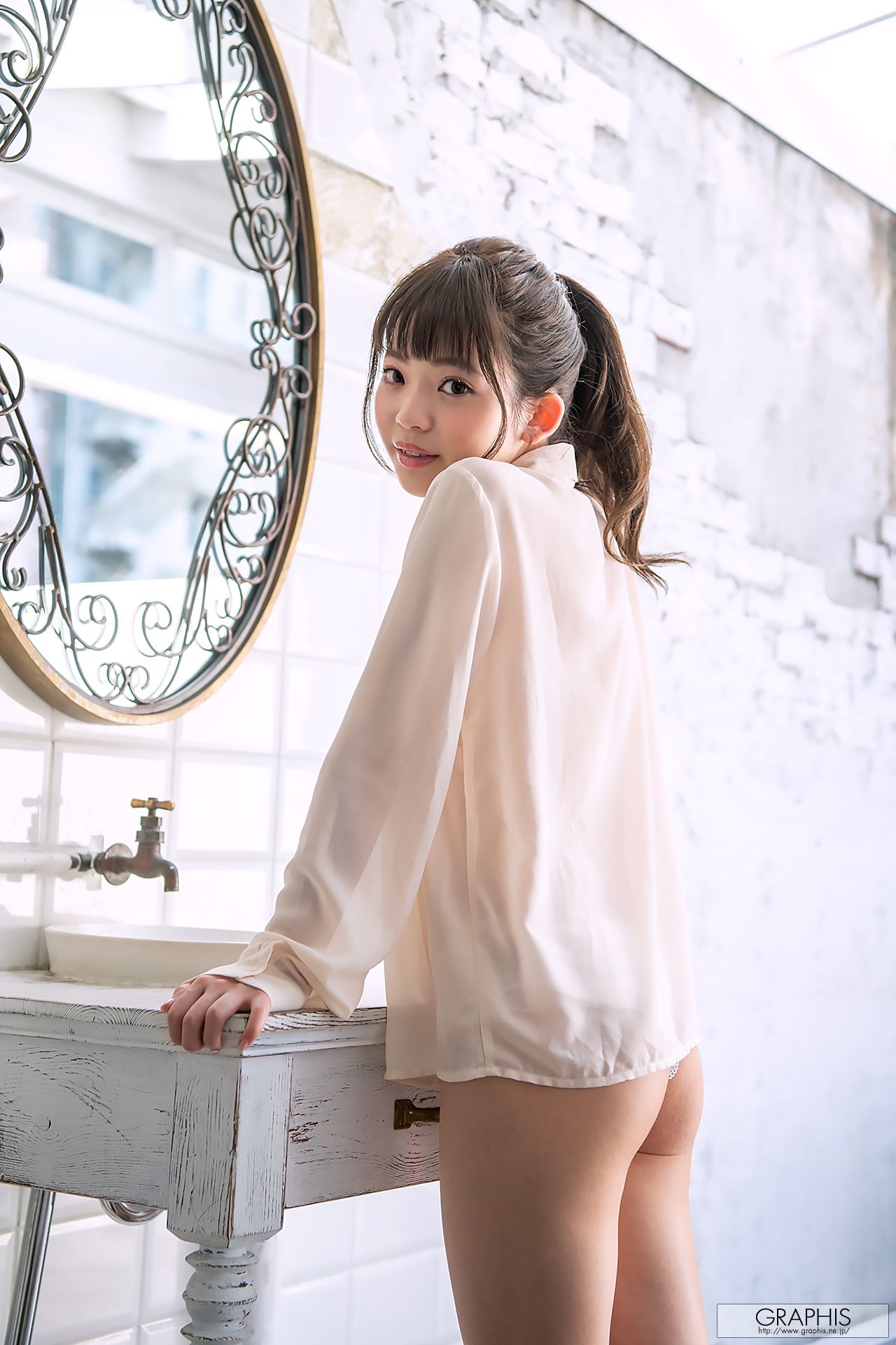 [Graphis] First Gravure 初脱ぎ娘 No.169 Izuna Maki 槙いずな/(62P)