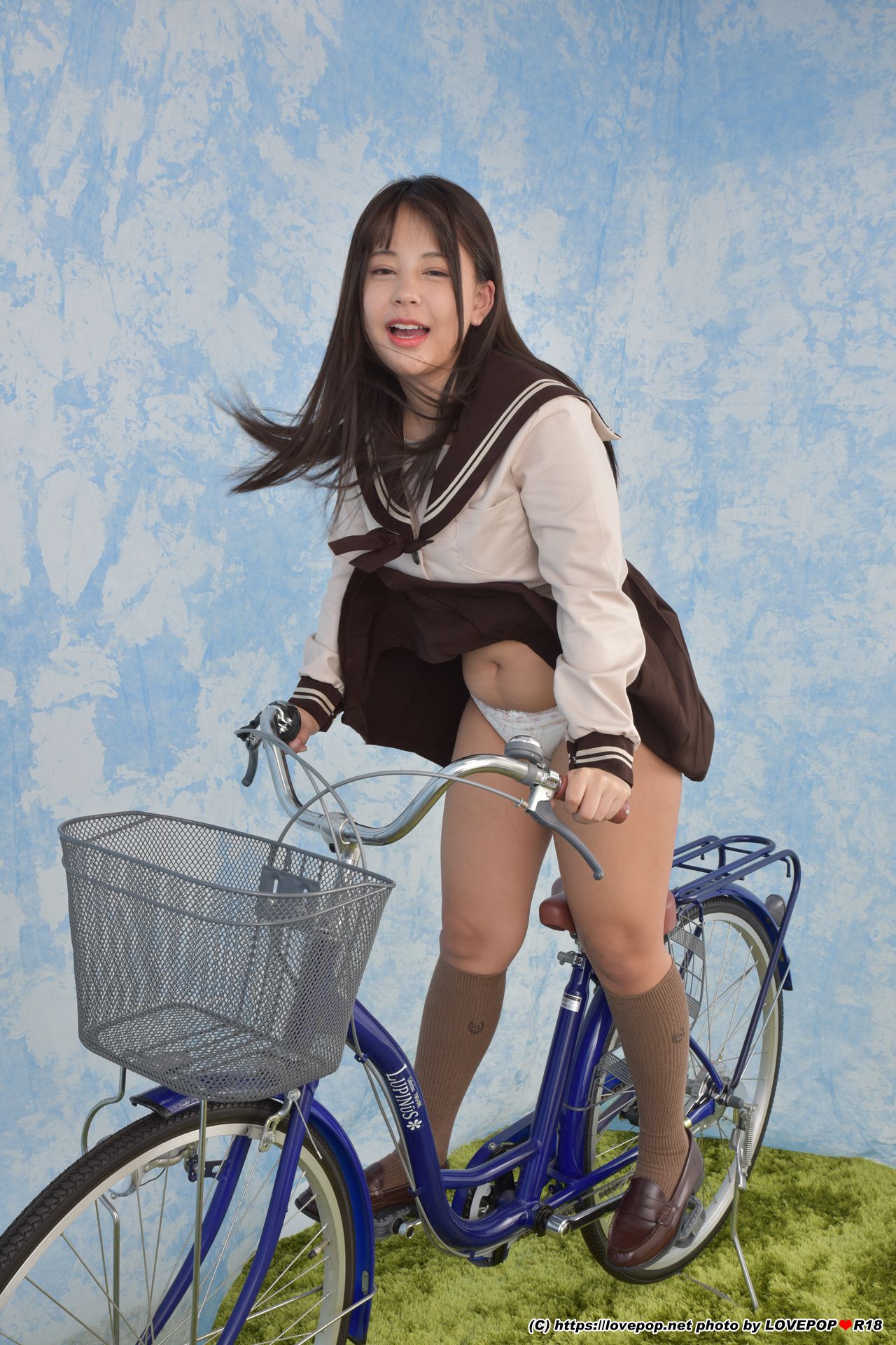 [LOVEPOP] Shion Yumi 夕美しおん Photoset 02/(50P)