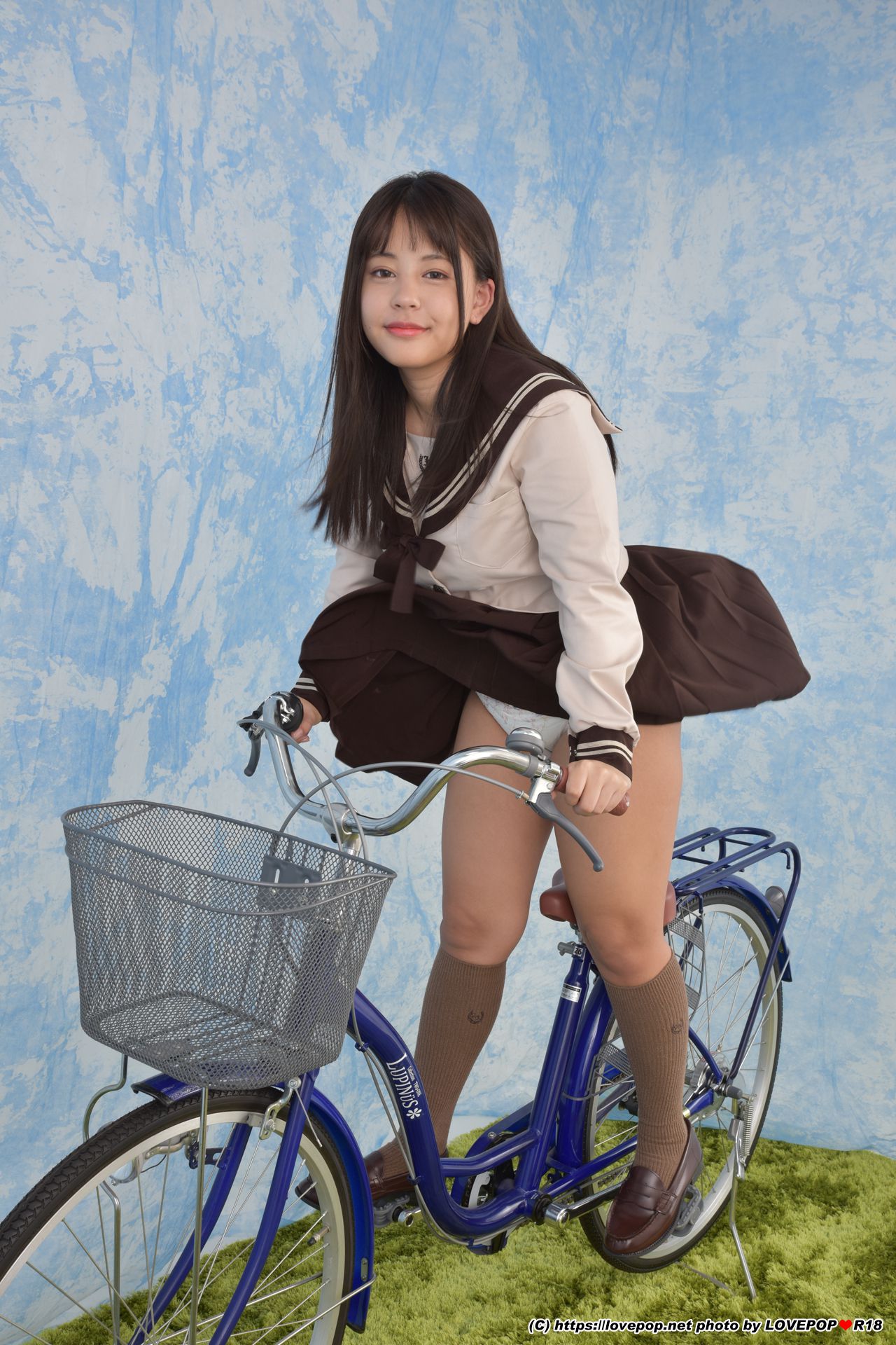 [LOVEPOP] Shion Yumi 夕美しおん Photoset 02/(50P)