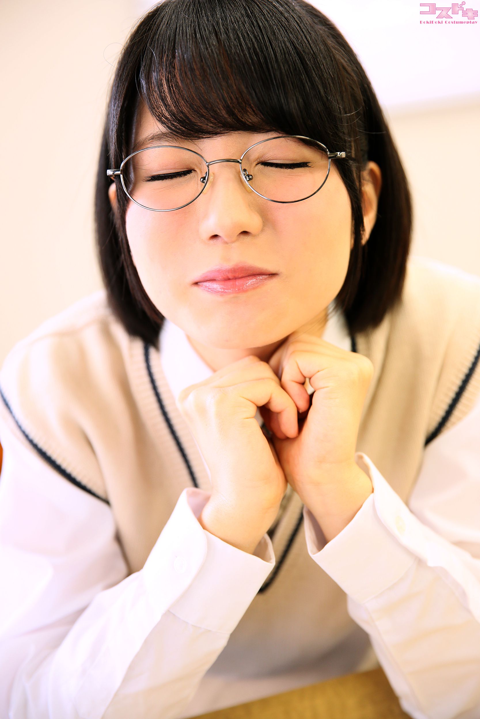 [Cosdoki] Hikaru Misaki 美咲ヒカル misakihikaru_pic_seifukumegane1 2/(46P)