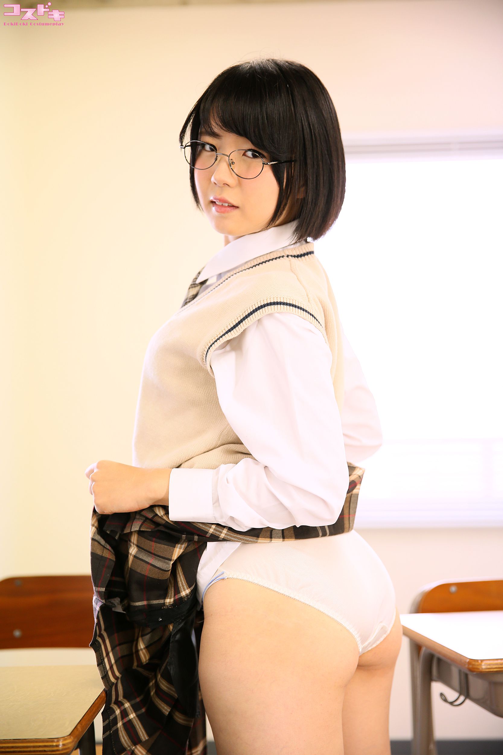 [Cosdoki] Hikaru Misaki 美咲ヒカル misakihikaru_pic_seifukumegane1 2/(46P)