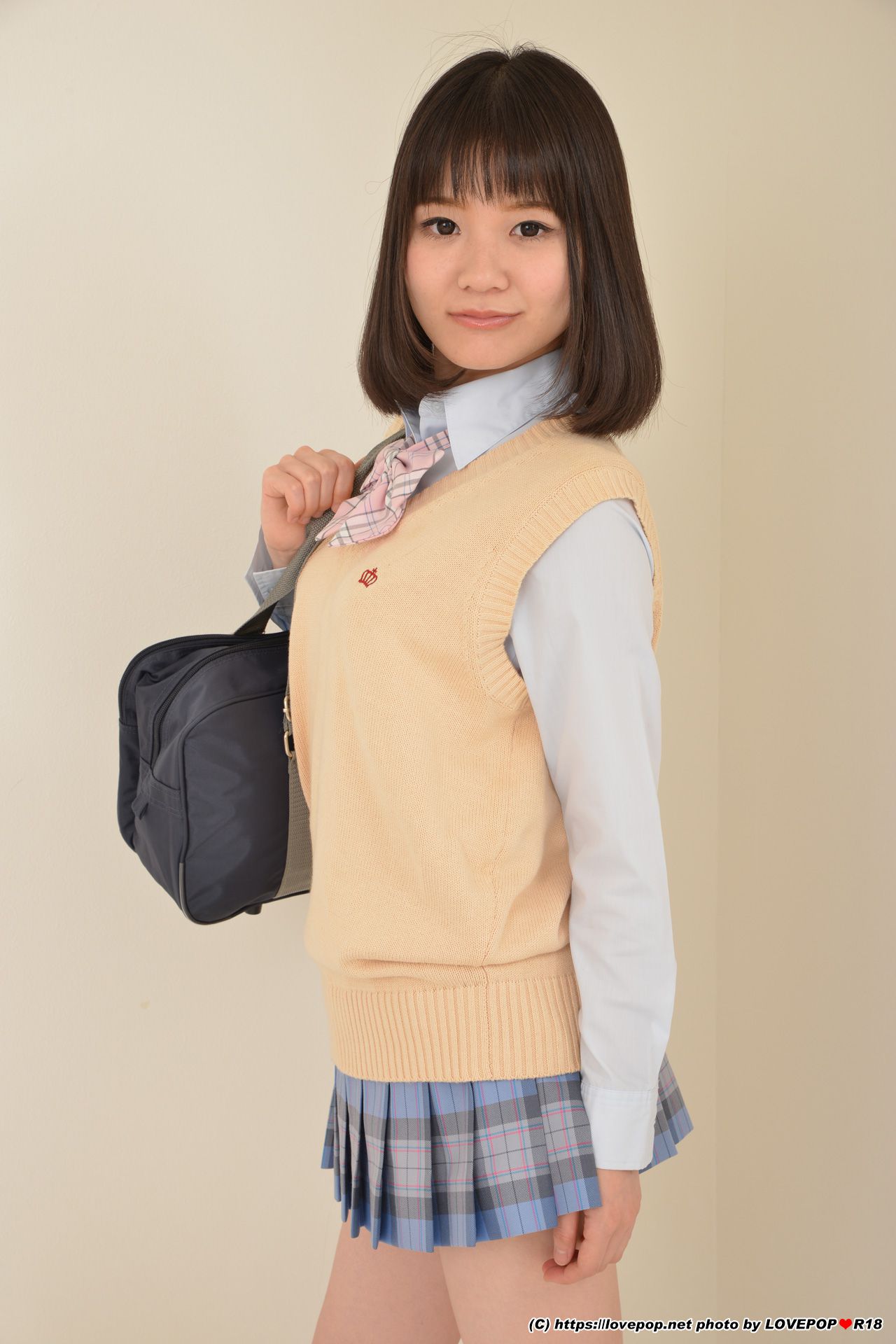 [LOVEPOP] Kaede Nishiyama 西山楓 Photoset 01/(54P)