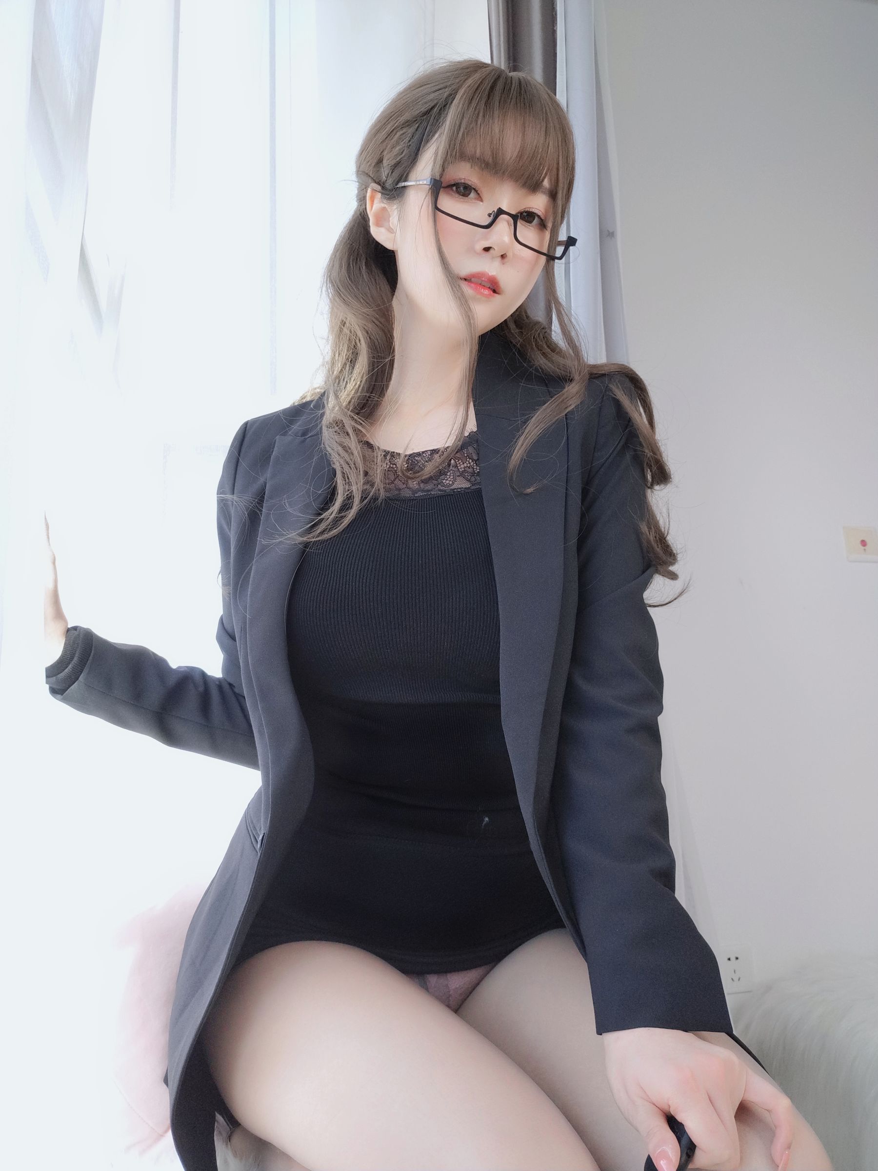 [Cosplay] Coser小姐姐白银 - 黑西服/(69P)