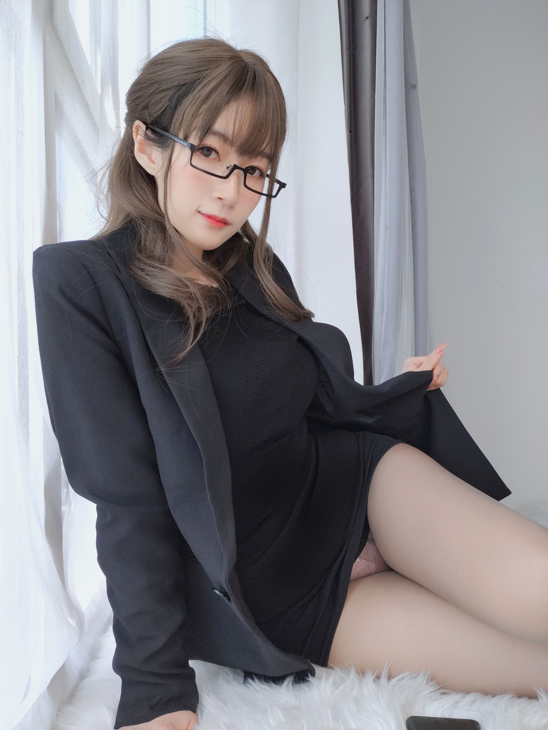 [Cosplay] Coser小姐姐白银 - 黑西服/(69P)