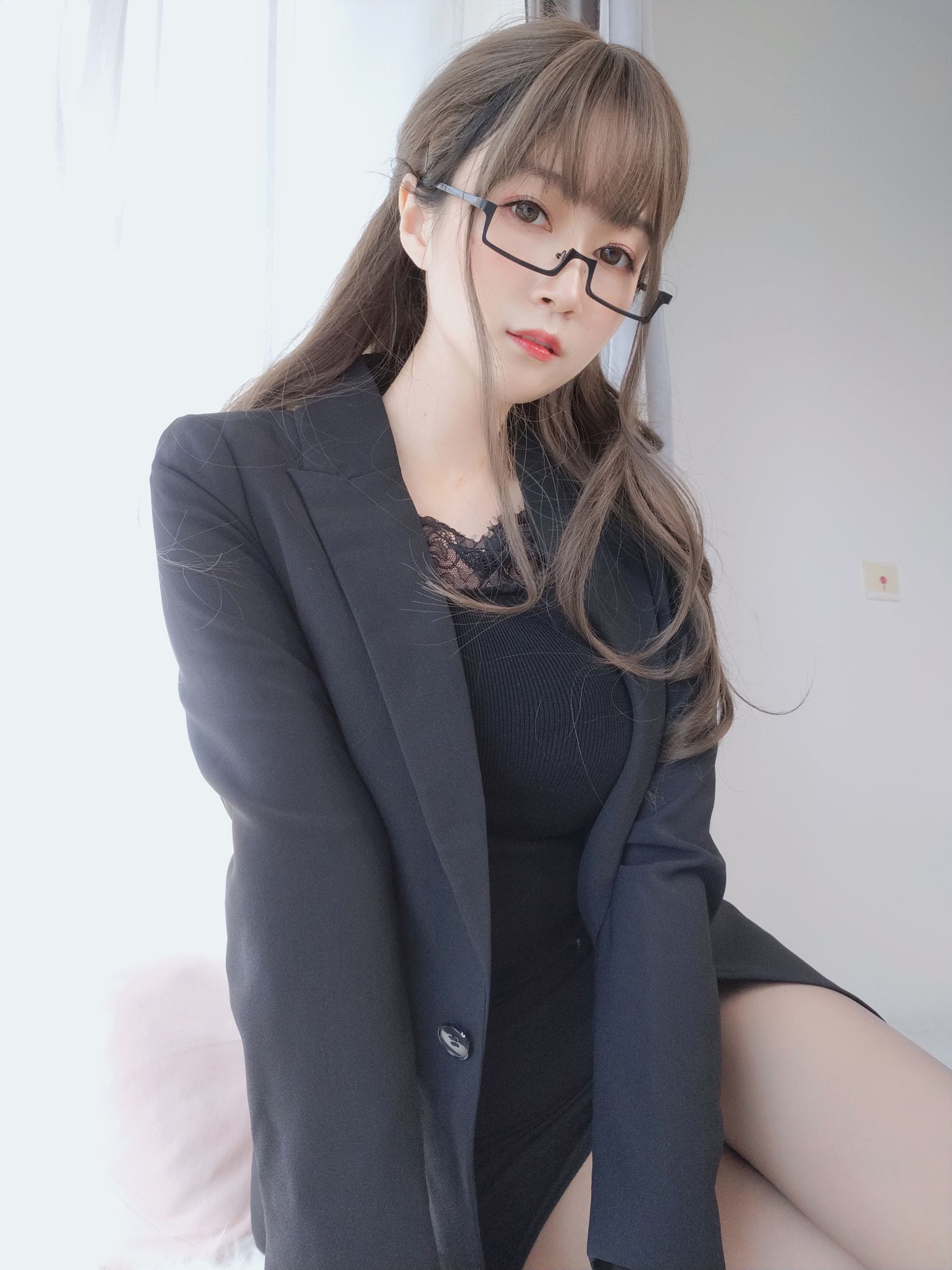 [Cosplay] Coser小姐姐白银 - 黑西服/(69P)