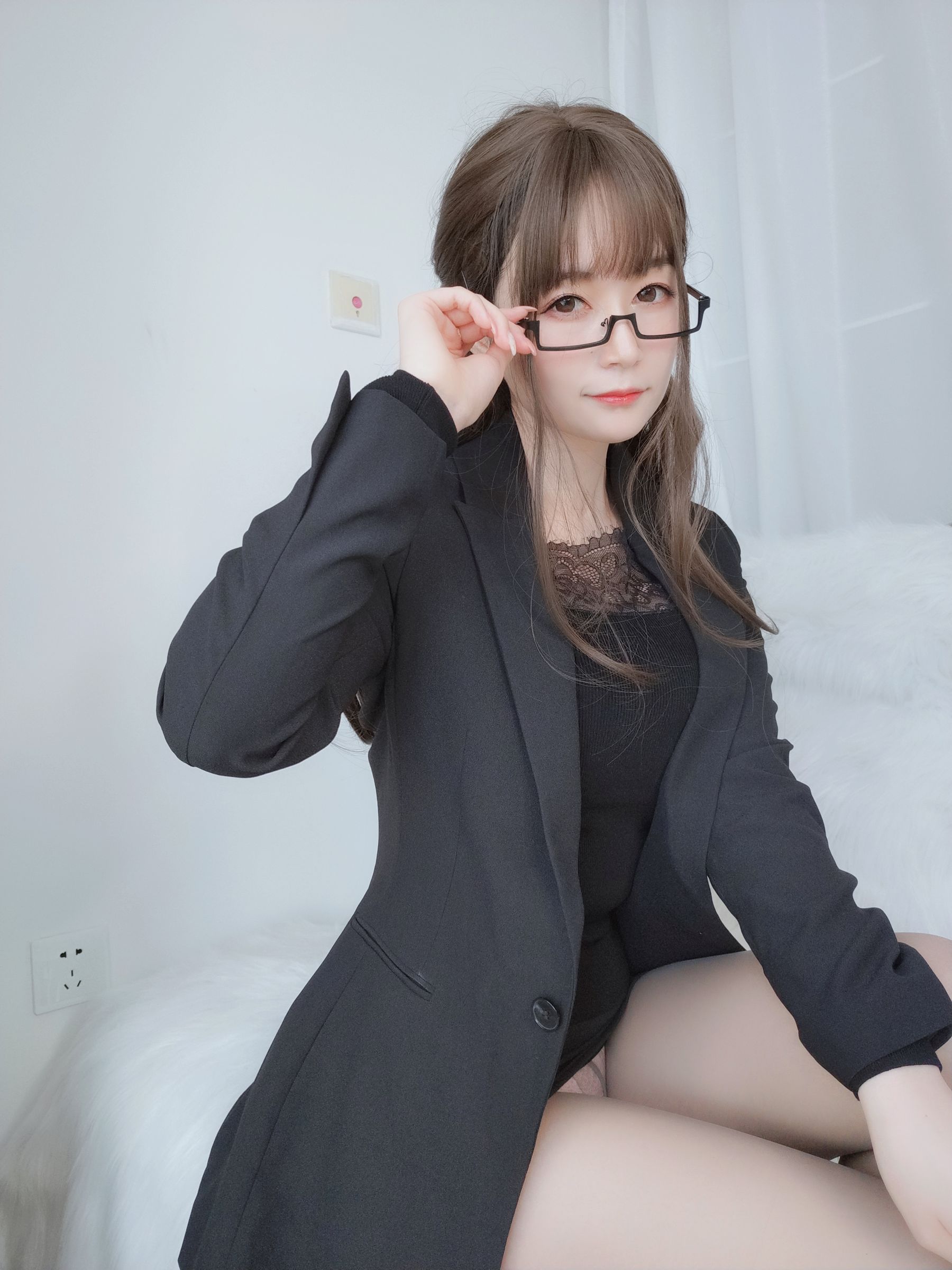 [Cosplay] Coser小姐姐白银 - 黑西服/(69P)