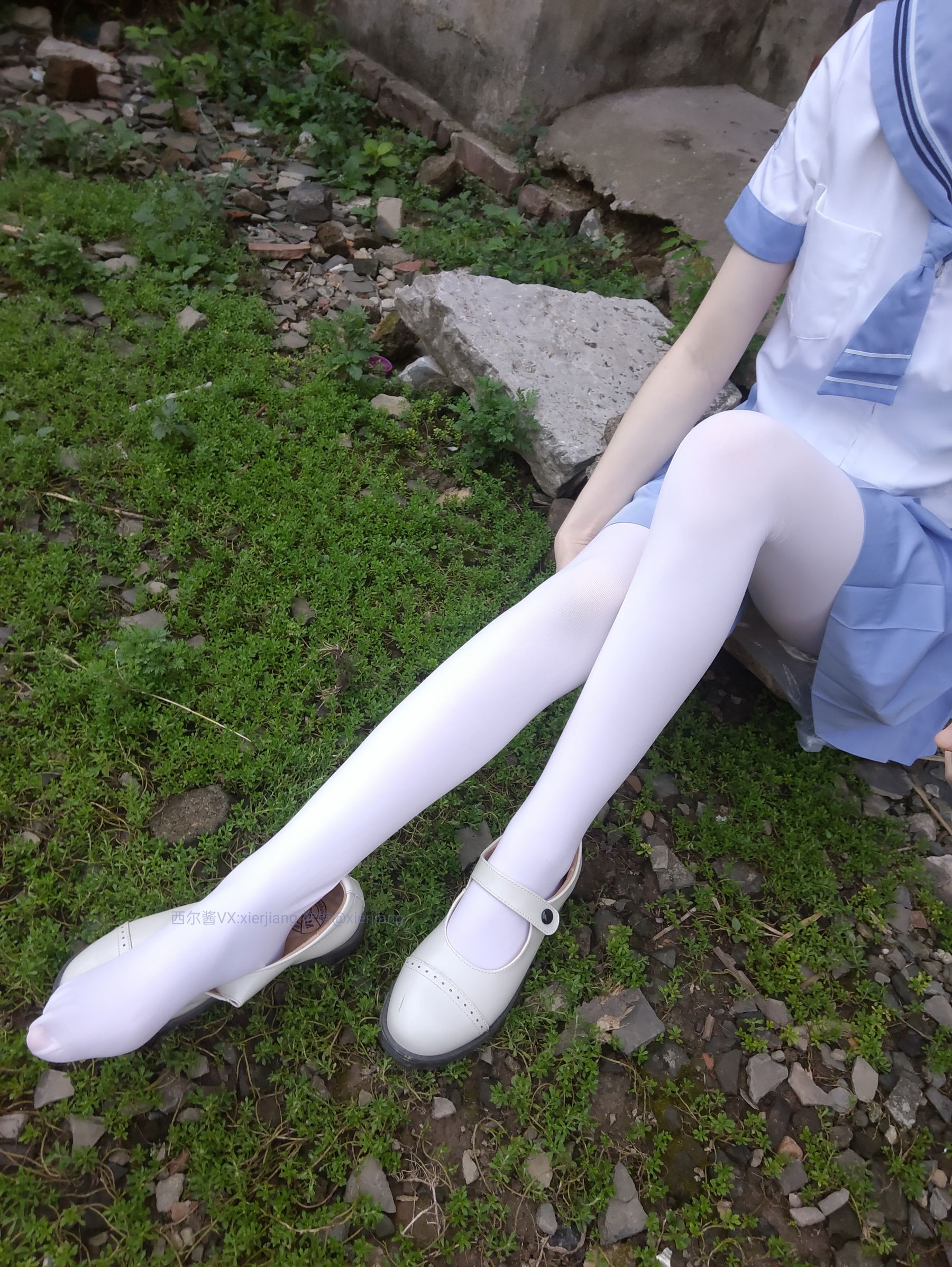 [福利COS] 微博萌妹子西尔酱 - 青草水手服/(74P)