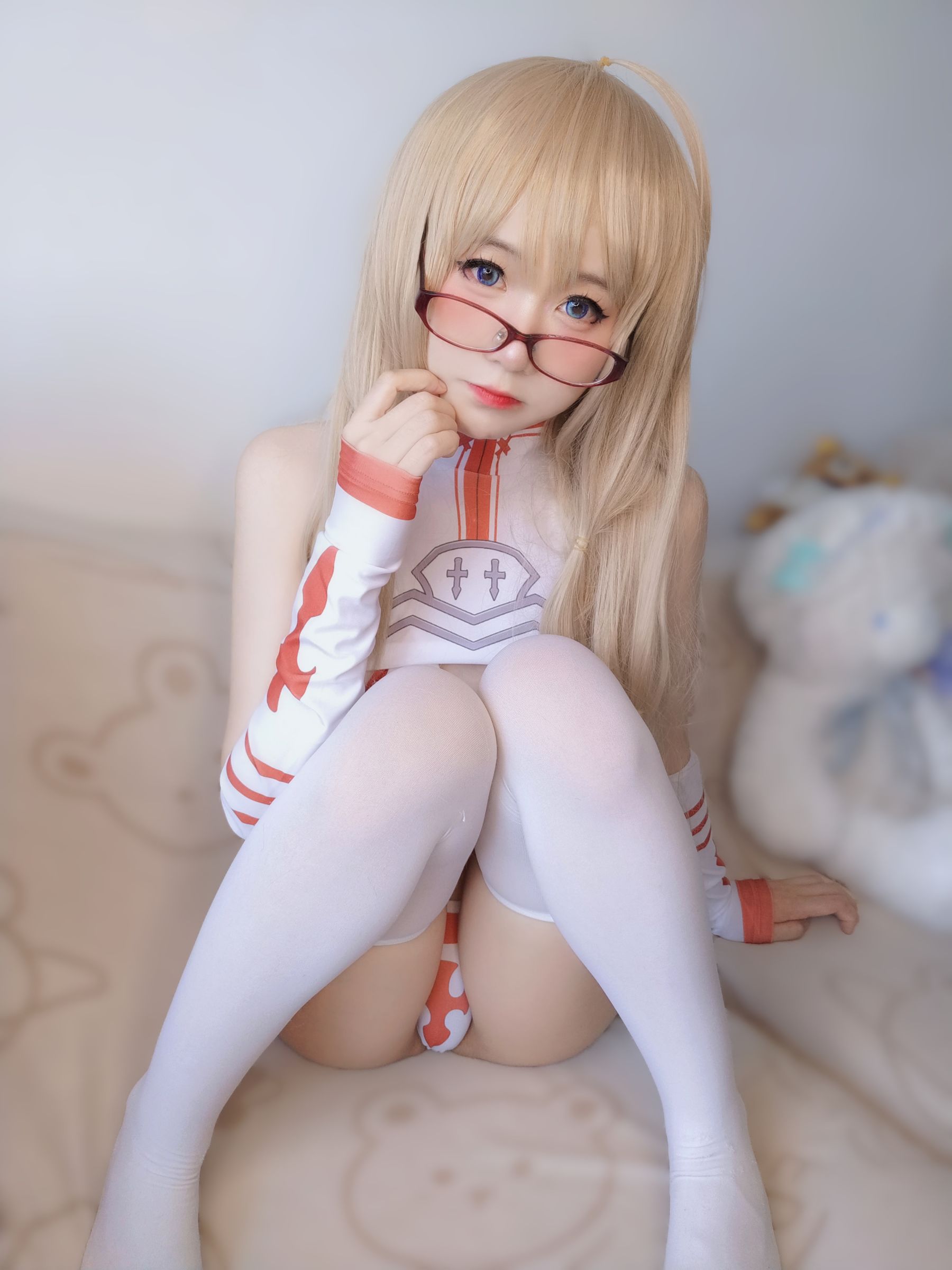 [福利COS] 萌妹子Coser摇摇乐yoyo fantia  情趣白丝制服诱惑/(84P)