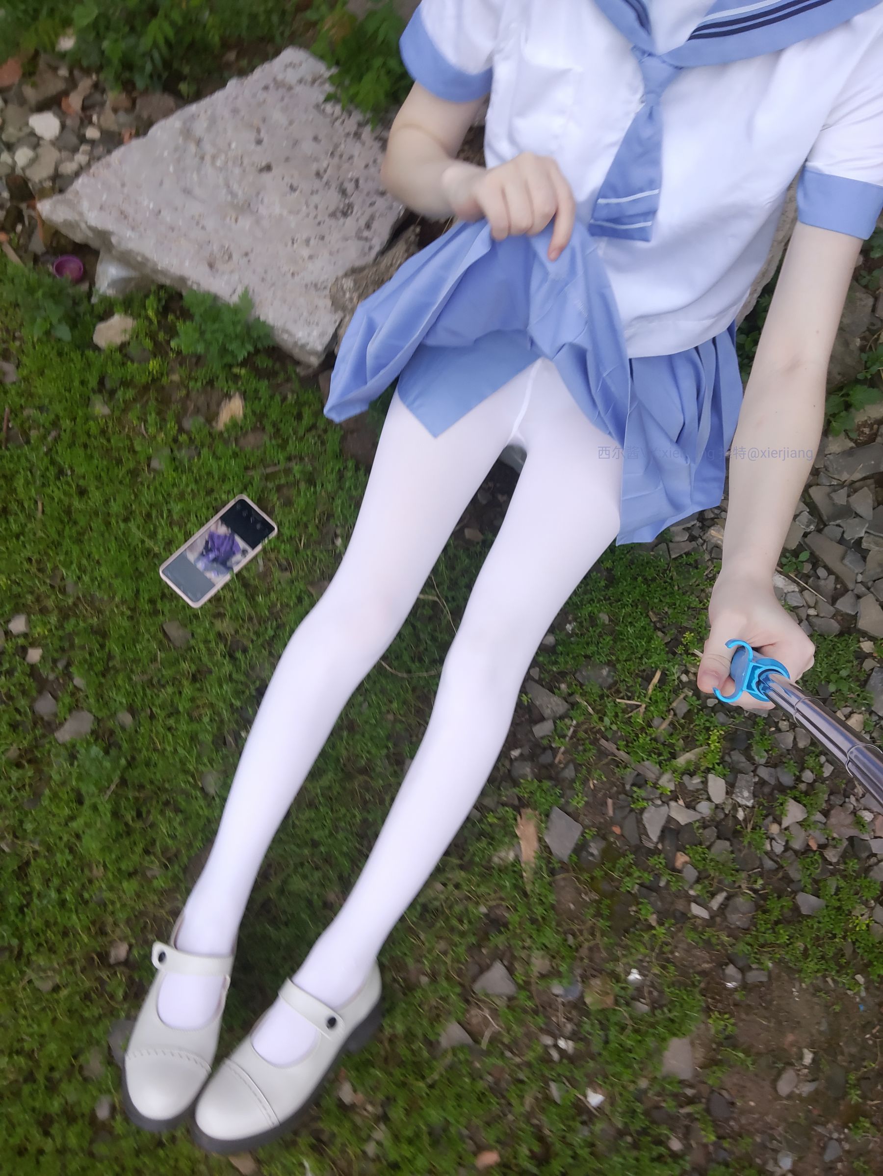 [福利COS] 微博萌妹子西尔酱 - 青草水手服/(74P)