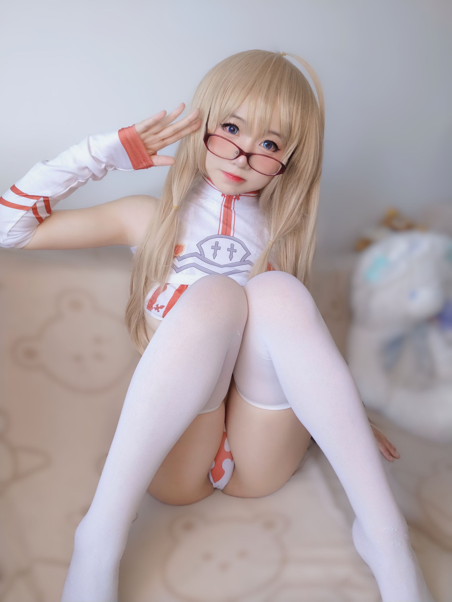 [福利COS] 萌妹子Coser摇摇乐yoyo fantia  情趣白丝制服诱惑/(84P)