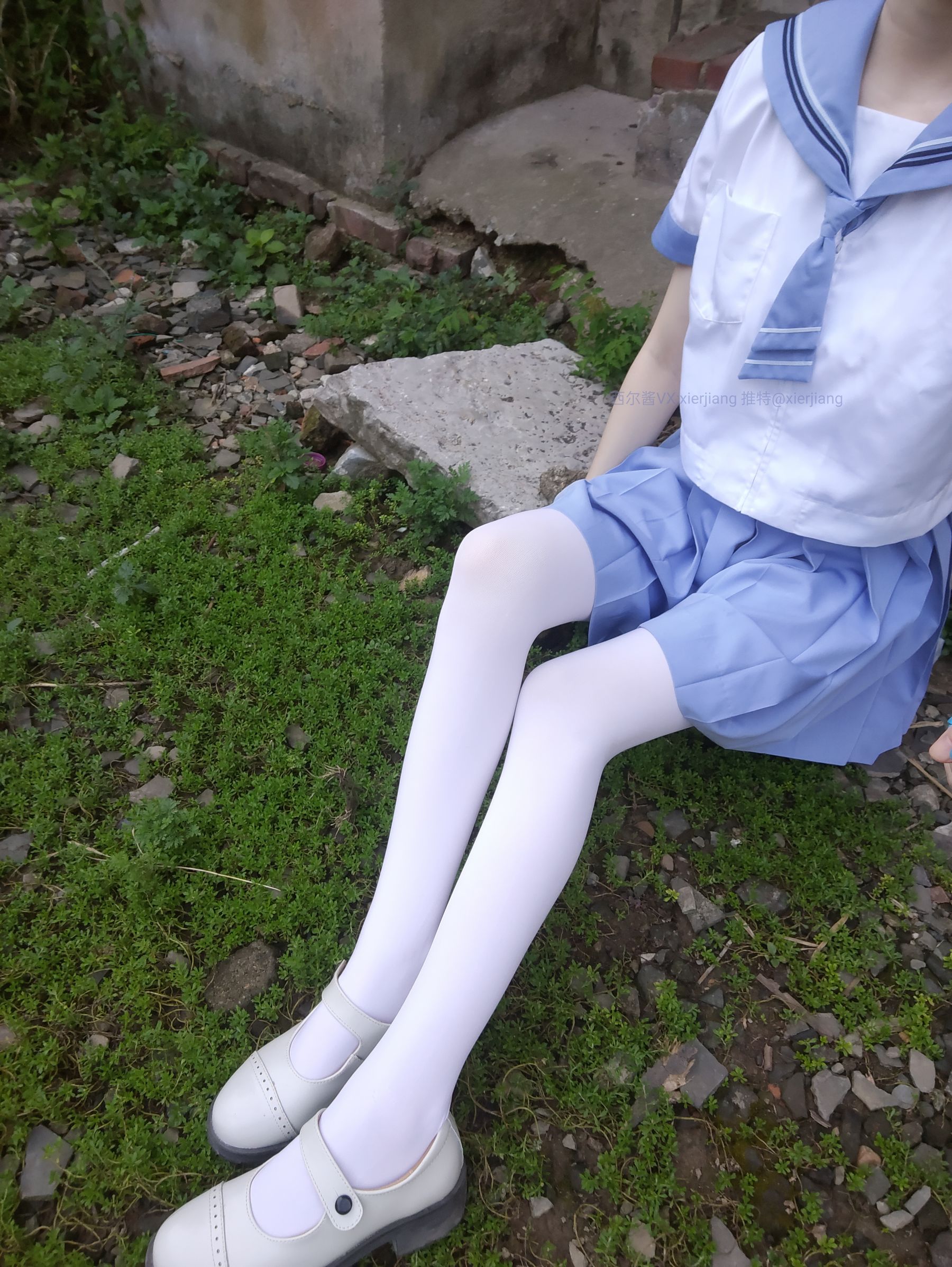 [福利COS] 微博萌妹子西尔酱 - 青草水手服/(74P)