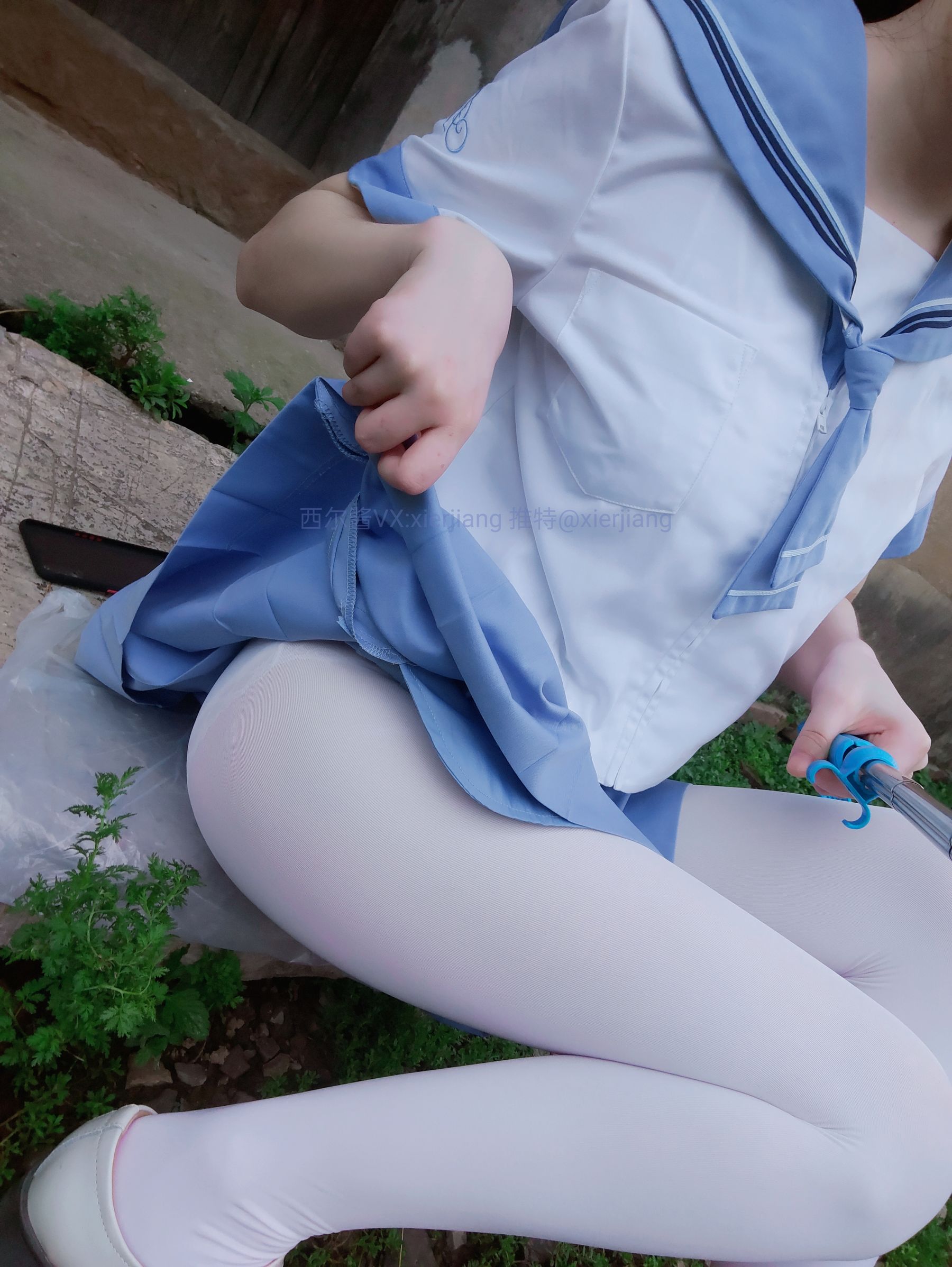 [福利COS] 微博萌妹子西尔酱 - 青草水手服/(74P)