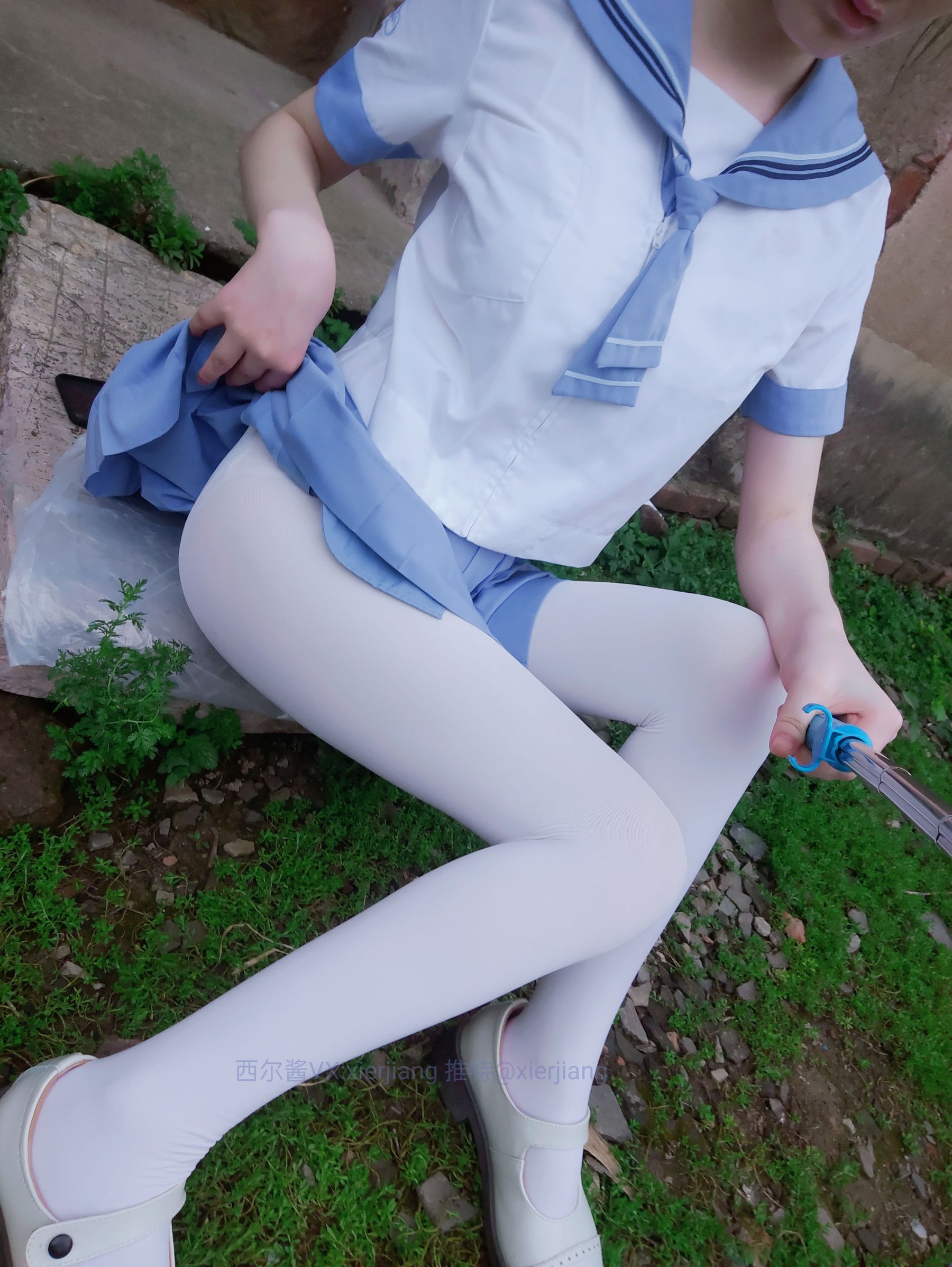 [福利COS] 微博萌妹子西尔酱 - 青草水手服/(74P)