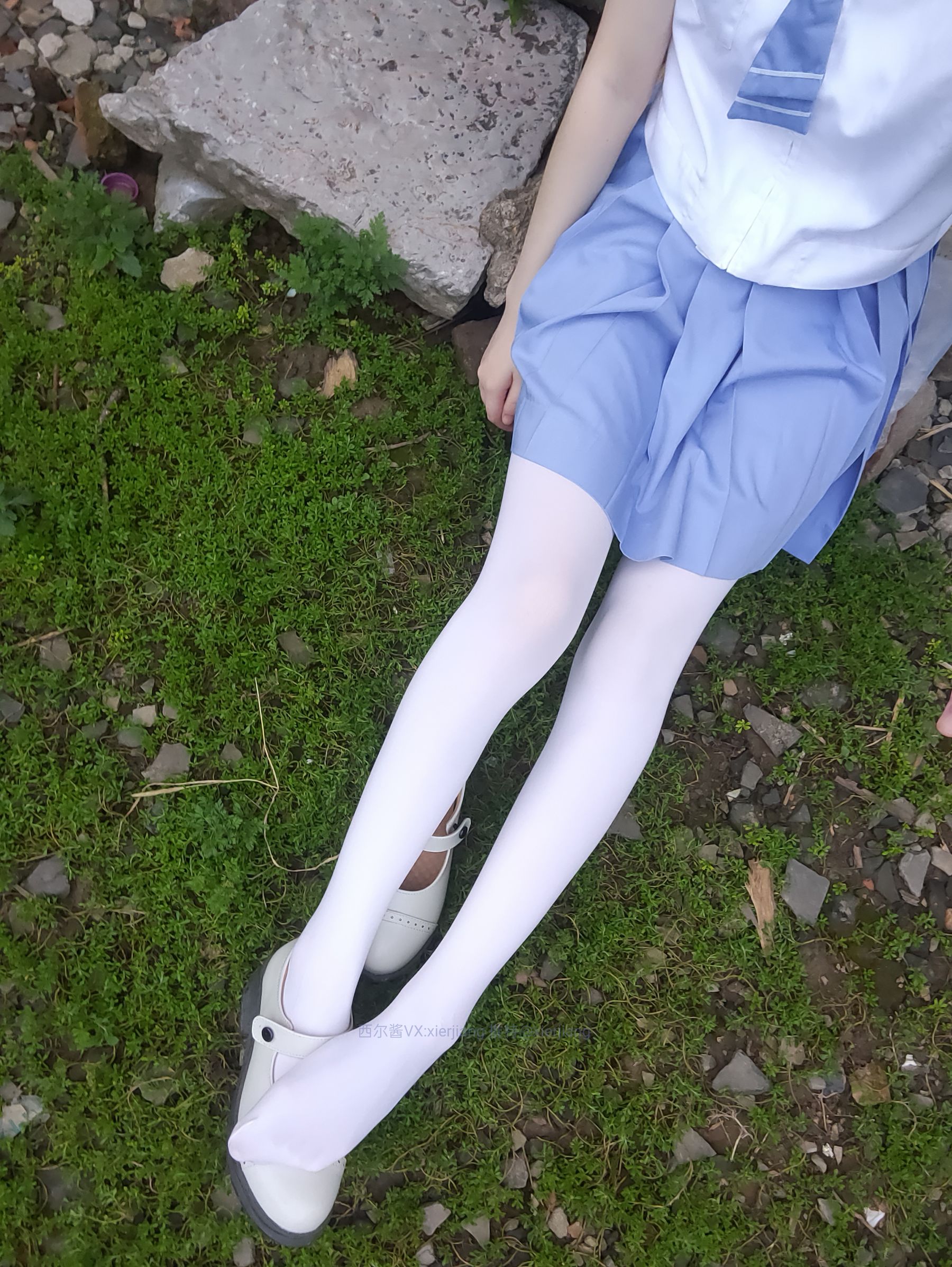 [福利COS] 微博萌妹子西尔酱 - 青草水手服/(74P)