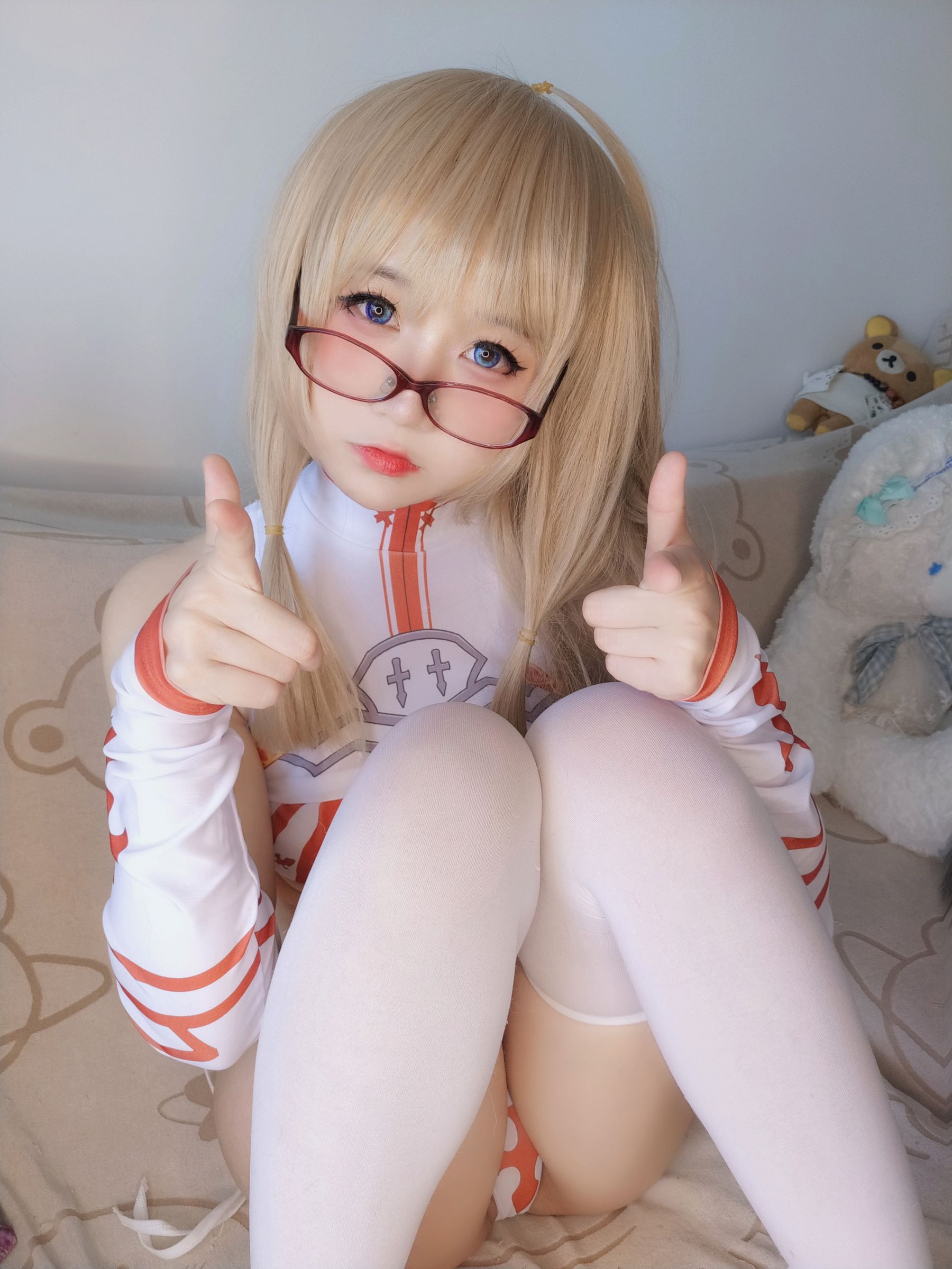 [福利COS] 萌妹子Coser摇摇乐yoyo fantia  情趣白丝制服诱惑/(84P)