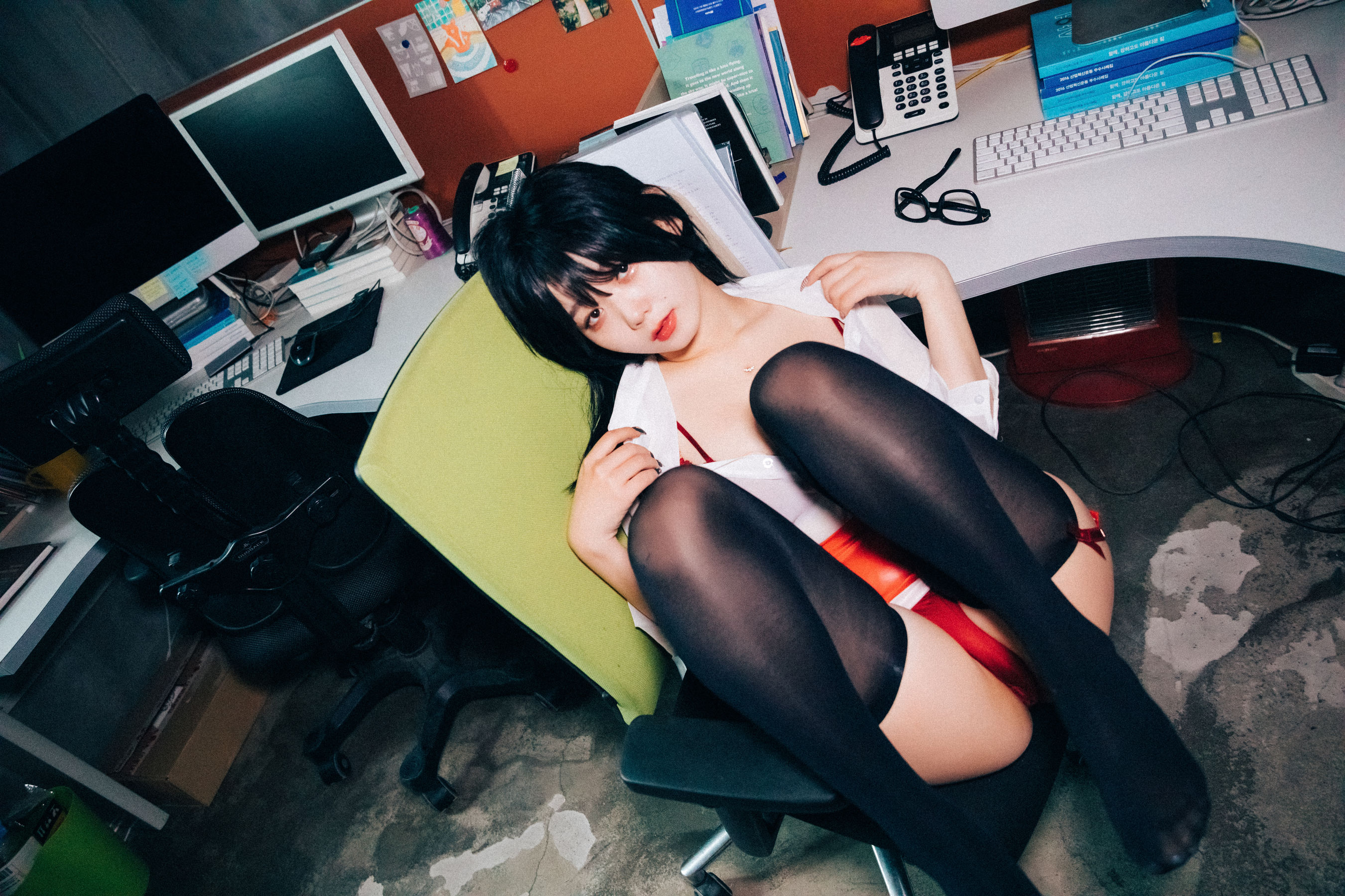 [LOOZY]  Zia - Office slave/(199P)