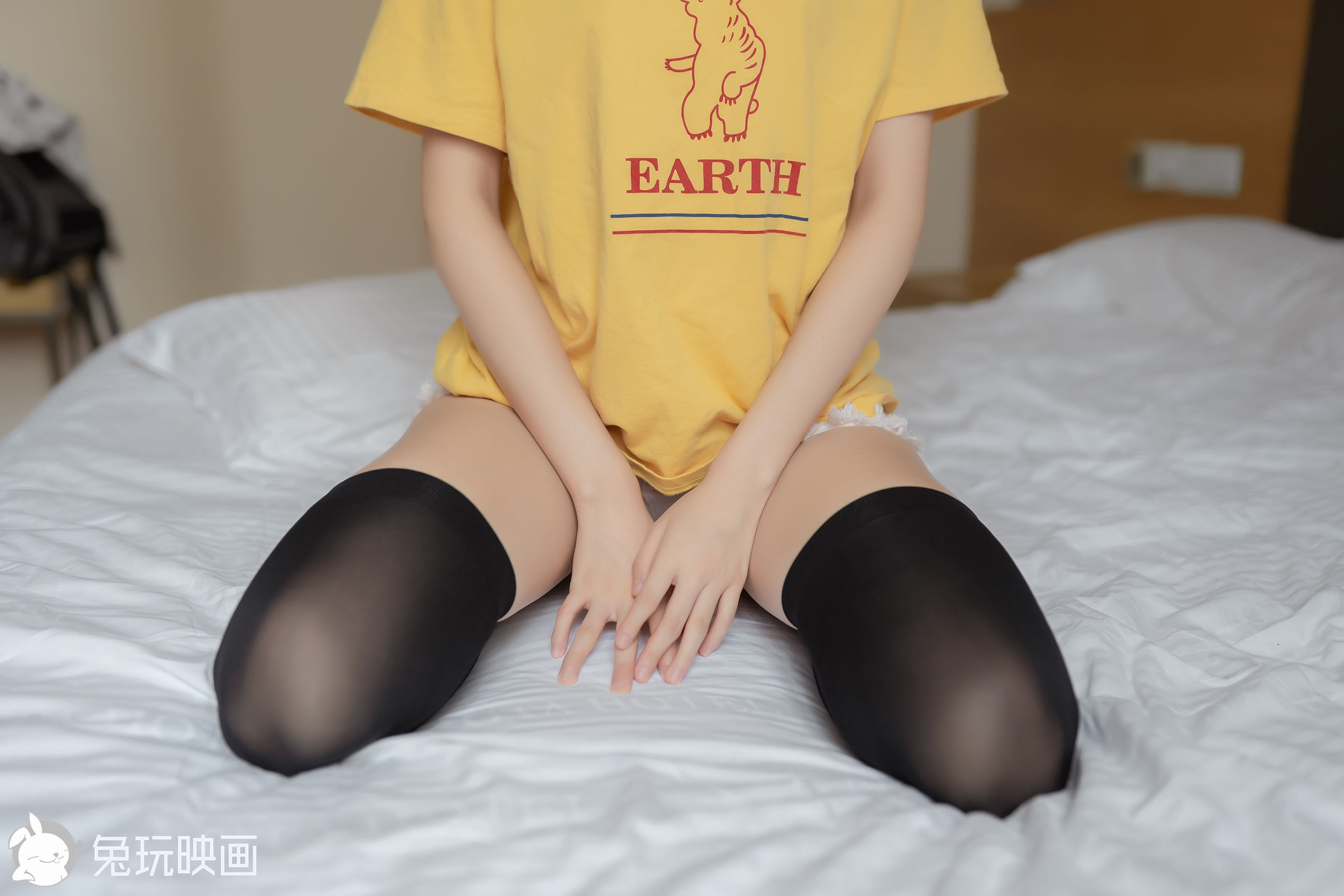 [兔玩映画] - 黄色T恤衫/(40P)