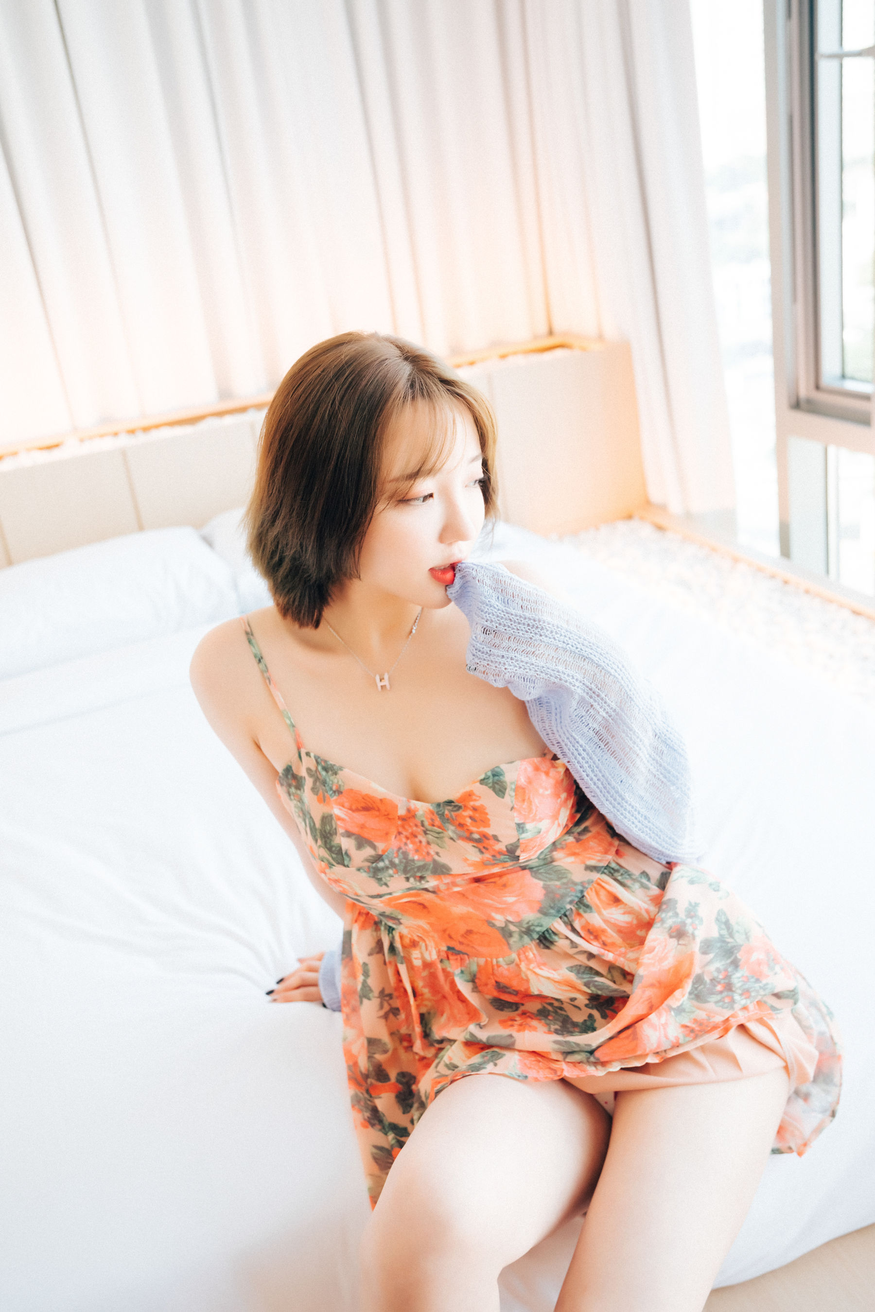 [LOOZY]  Yeeun - Lover In Hotel/(132P)