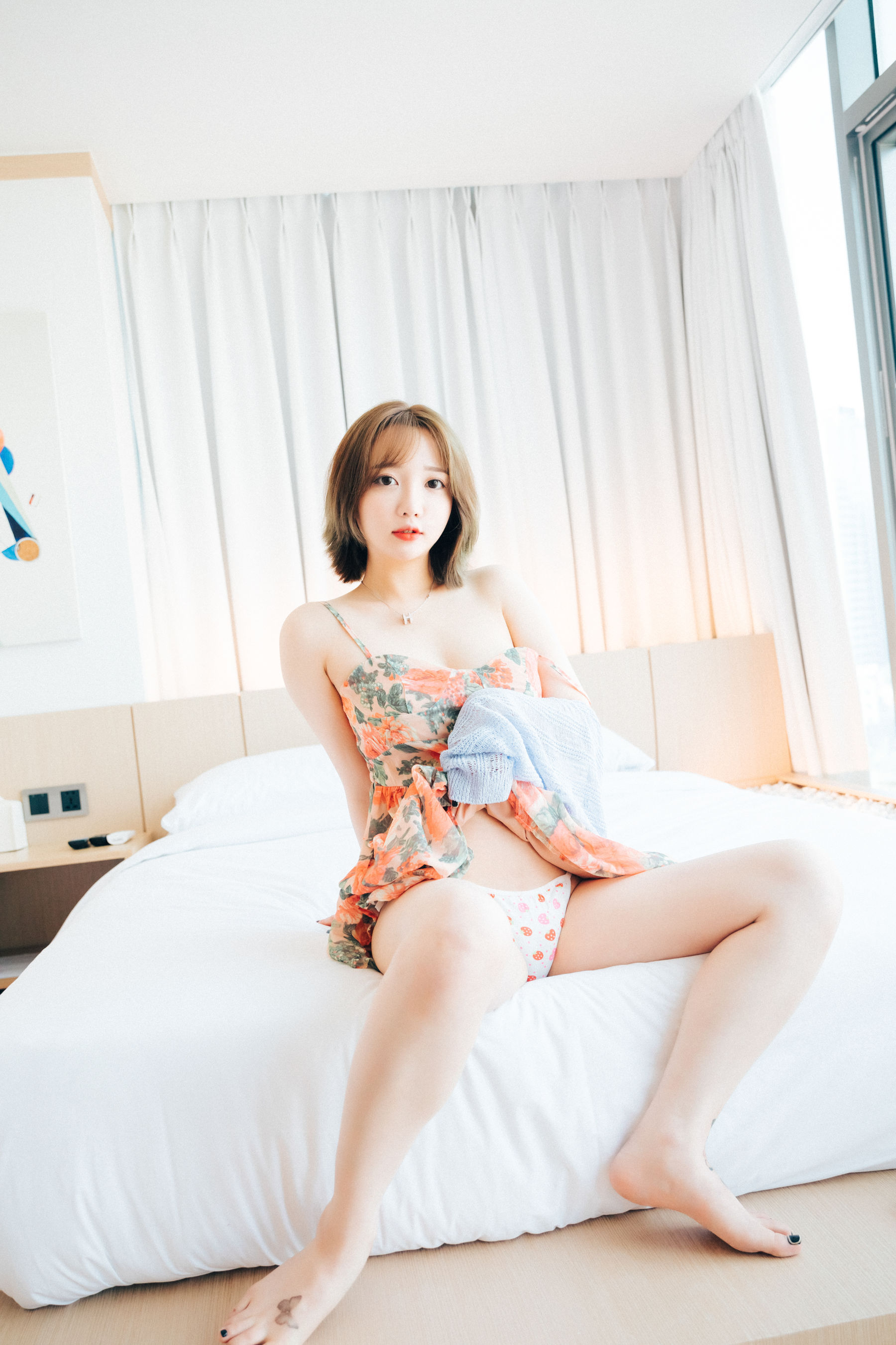 [LOOZY]  Yeeun - Lover In Hotel/(132P)