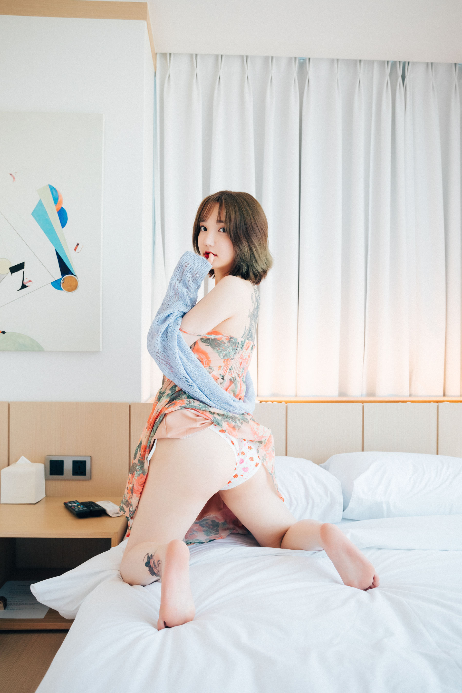 [LOOZY]  Yeeun - Lover In Hotel/(132P)