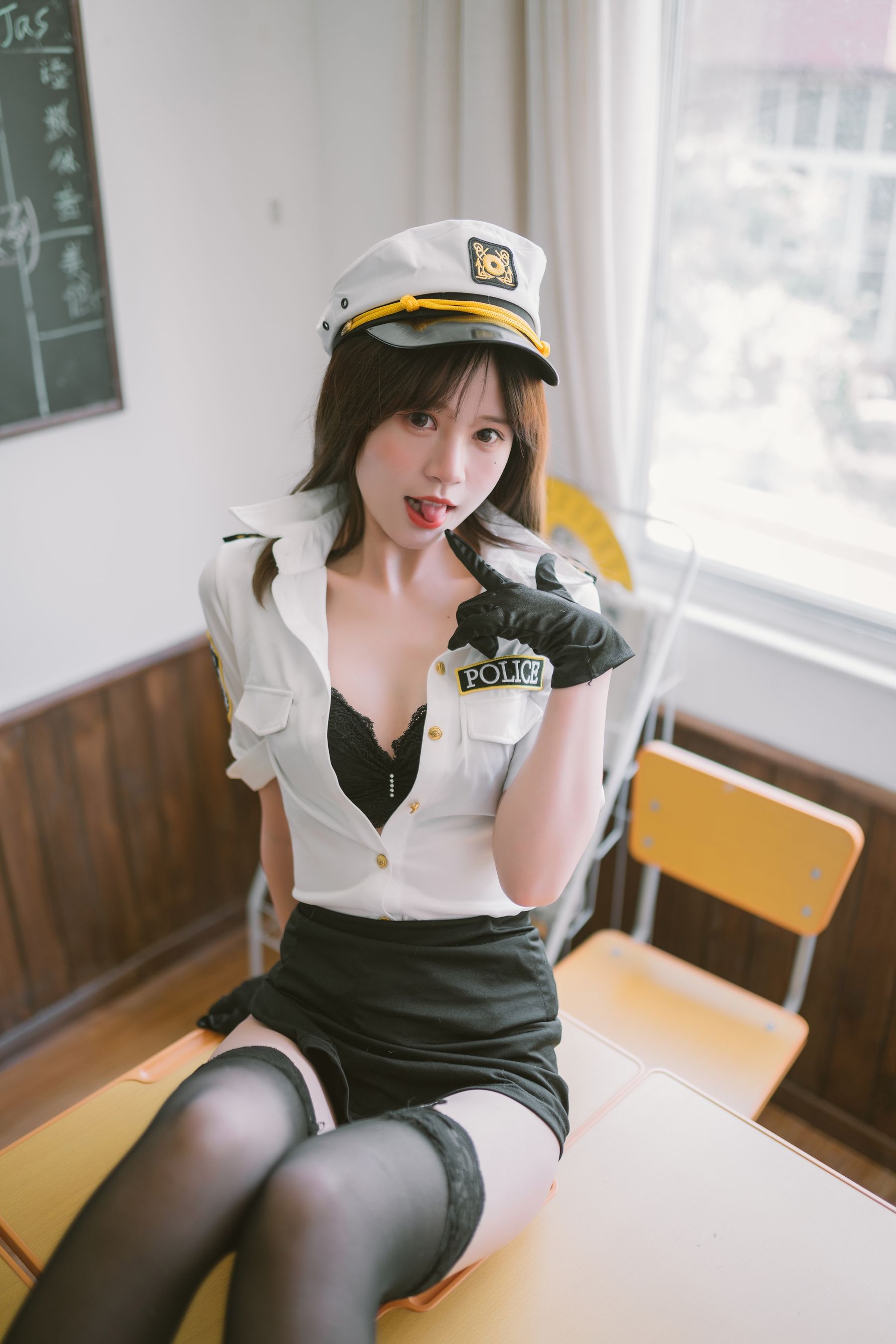 [福利COS] 星黛鹿鹿(千反田鹿鹿) - 日常女警/(33P)