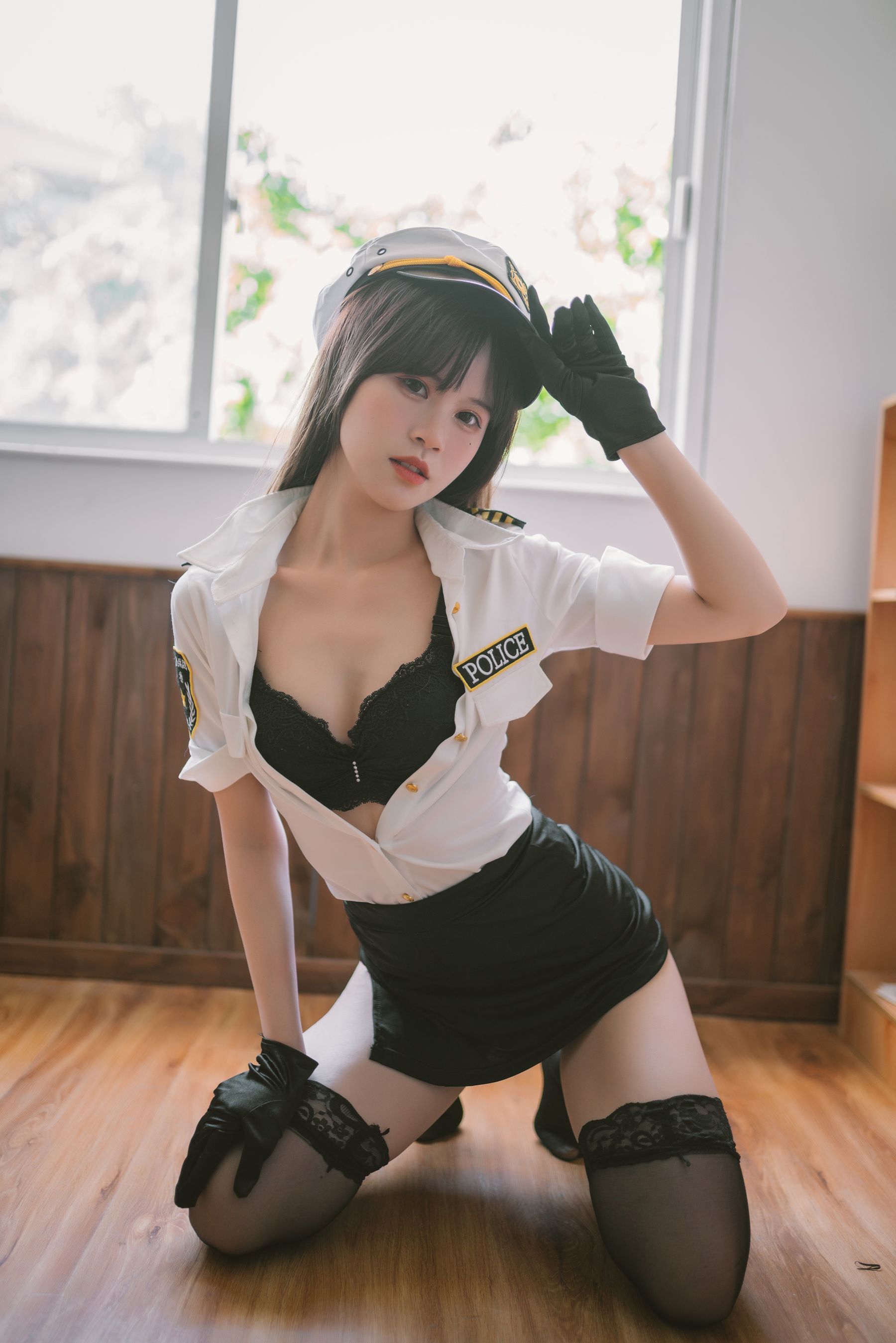 [福利COS] 星黛鹿鹿(千反田鹿鹿) - 日常女警/(33P)