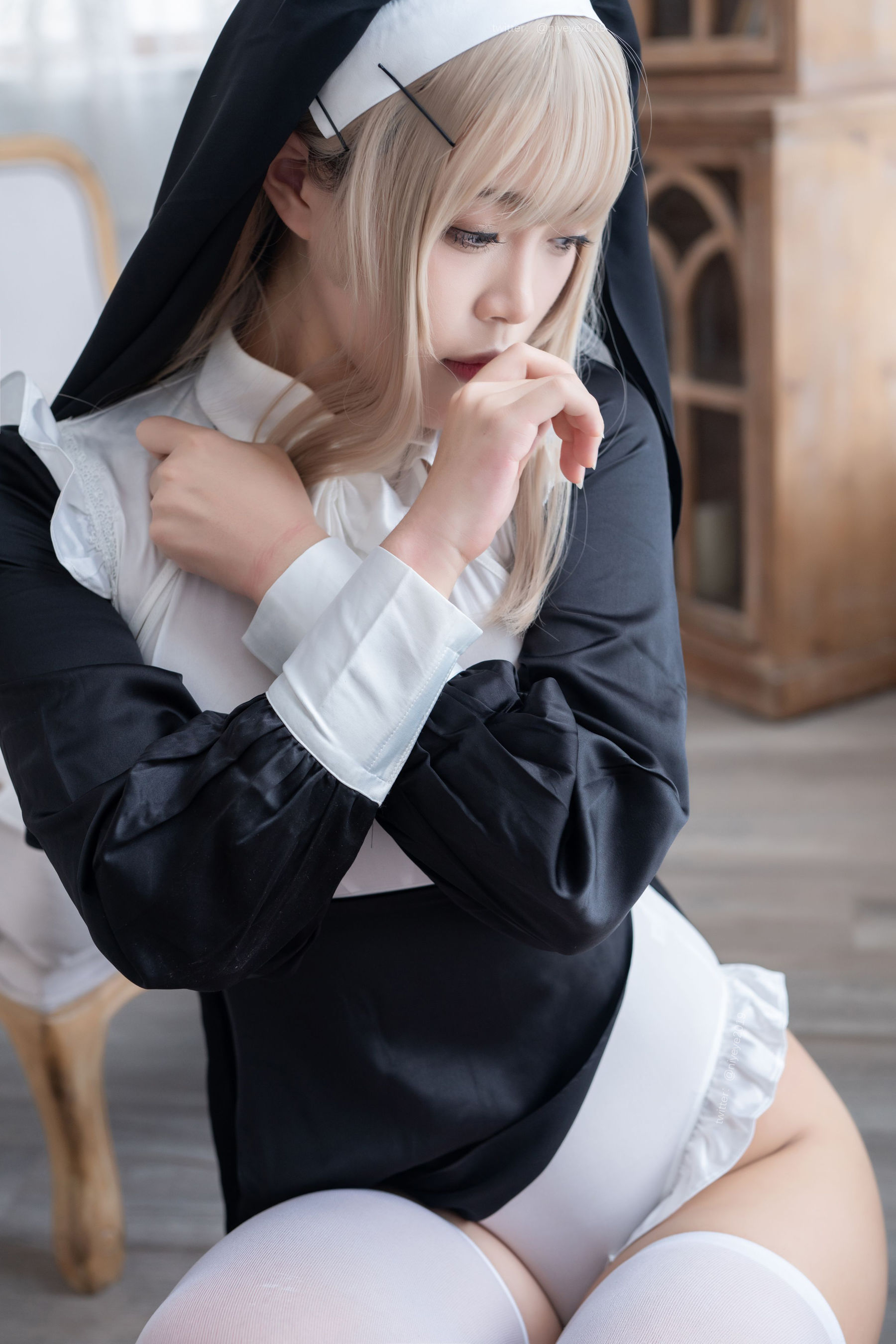 [福利COS] 萌系小姐姐-白烨- - 禁x欲修女/(77P)