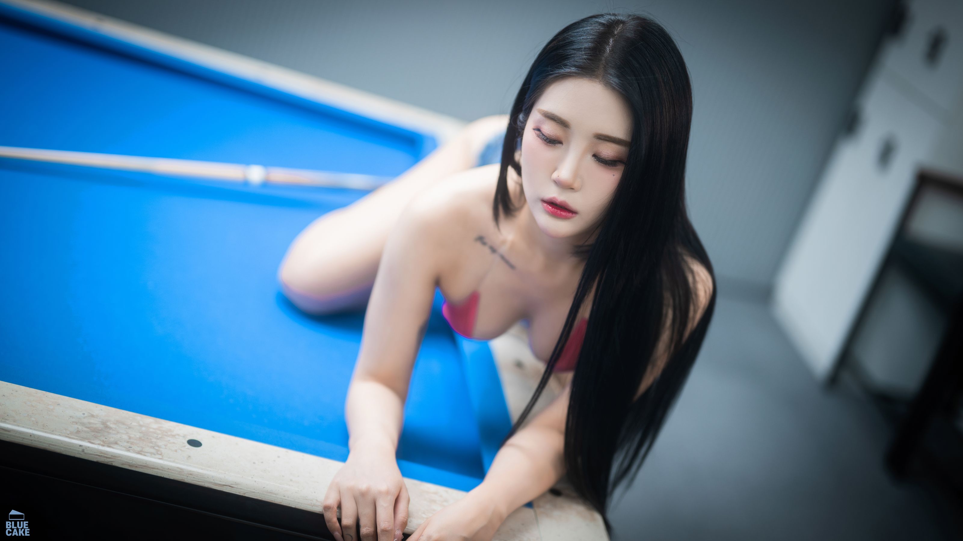 [BLUECAKE]  Bomi - Secret Billiard Room Red/(143P)