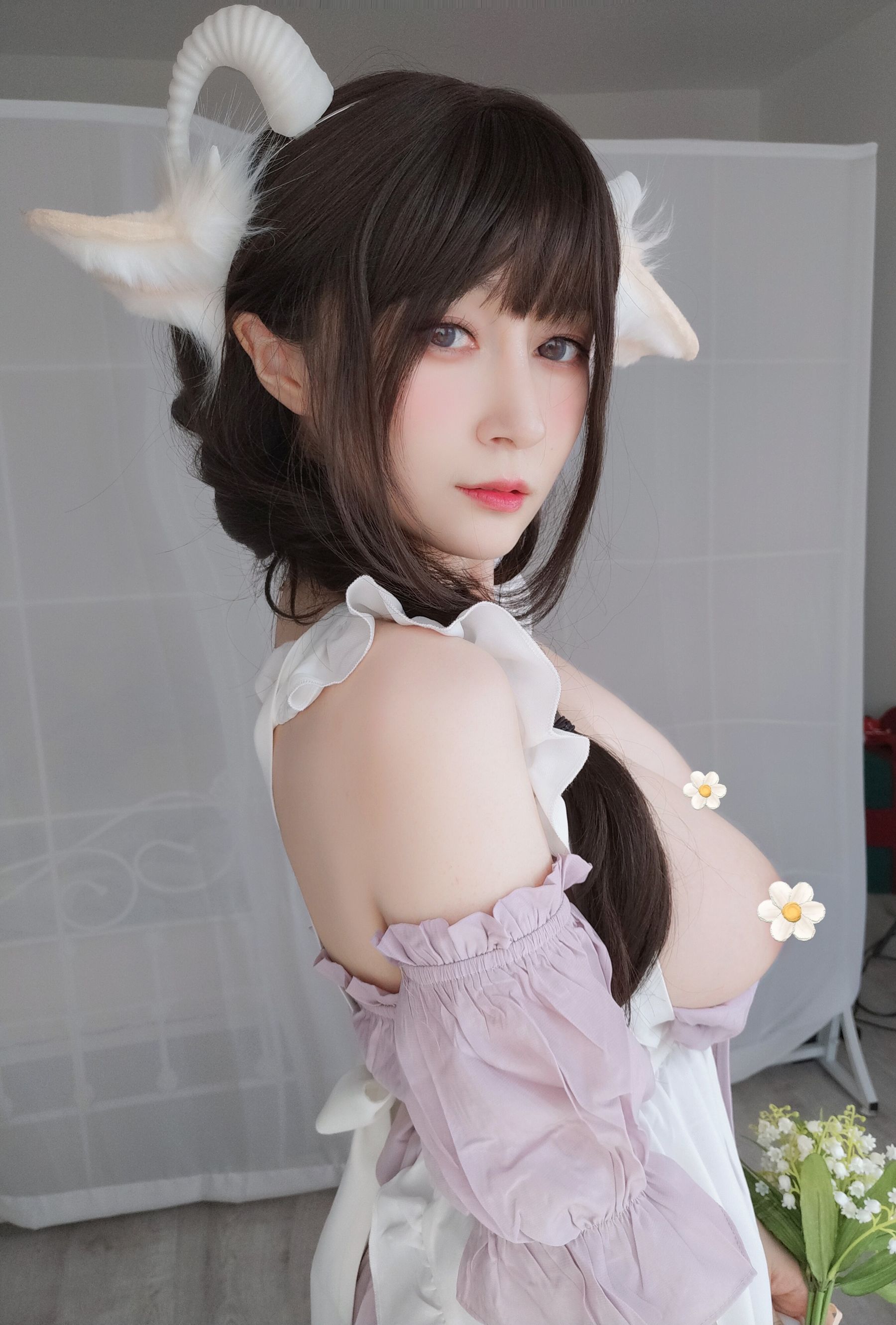 [网红COSER] Coser小姐姐白银 - 白丝兔耳女仆/(156P)