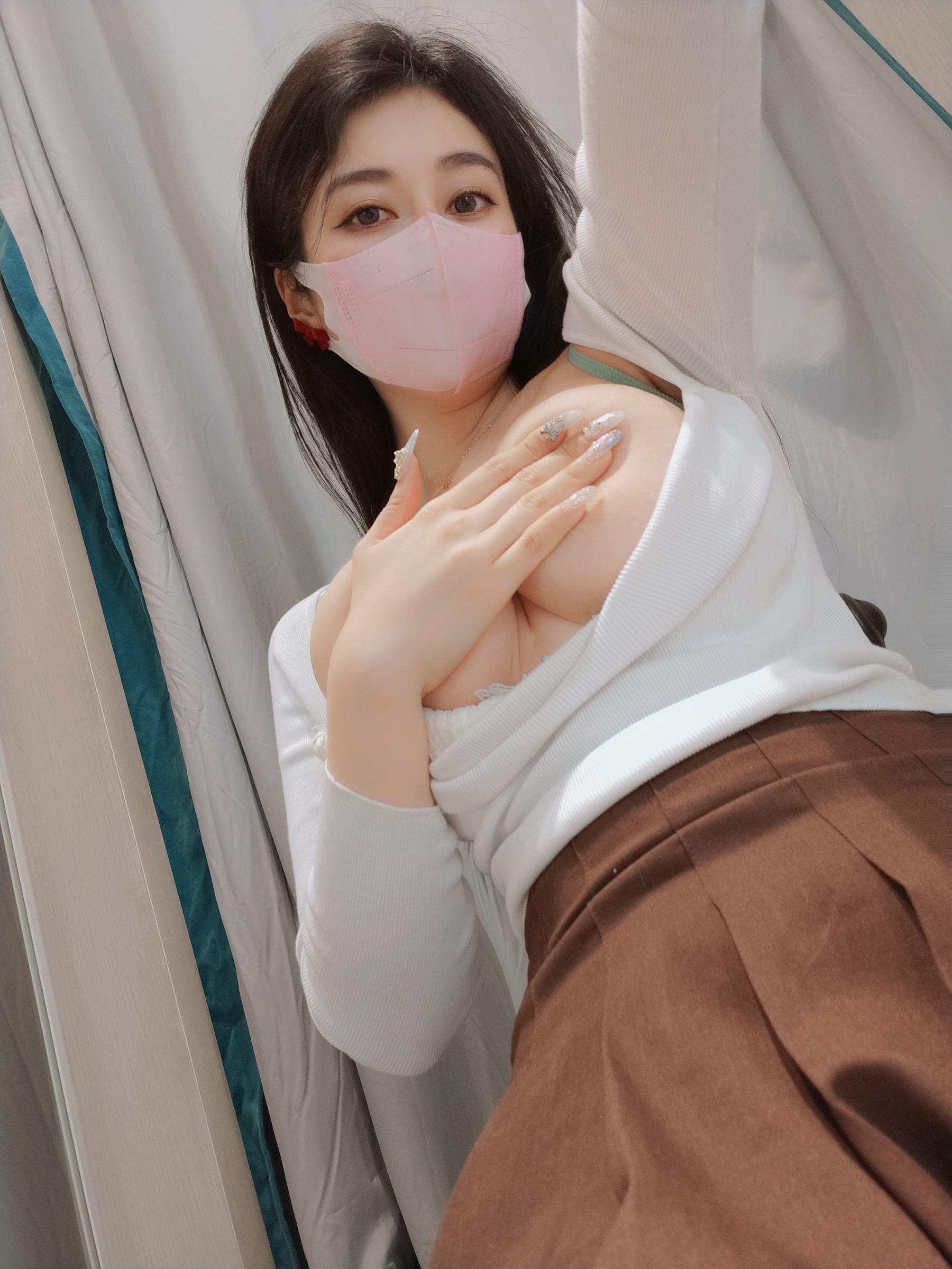 [网红COSER] Coser小姐姐白银 - 更衣室/(45P)