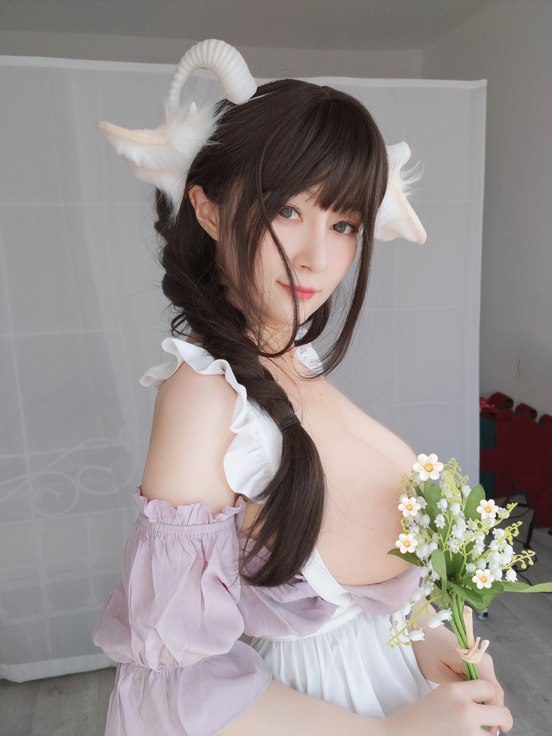 [网红COSER] Coser小姐姐白银 - 白丝兔耳女仆/(156P)