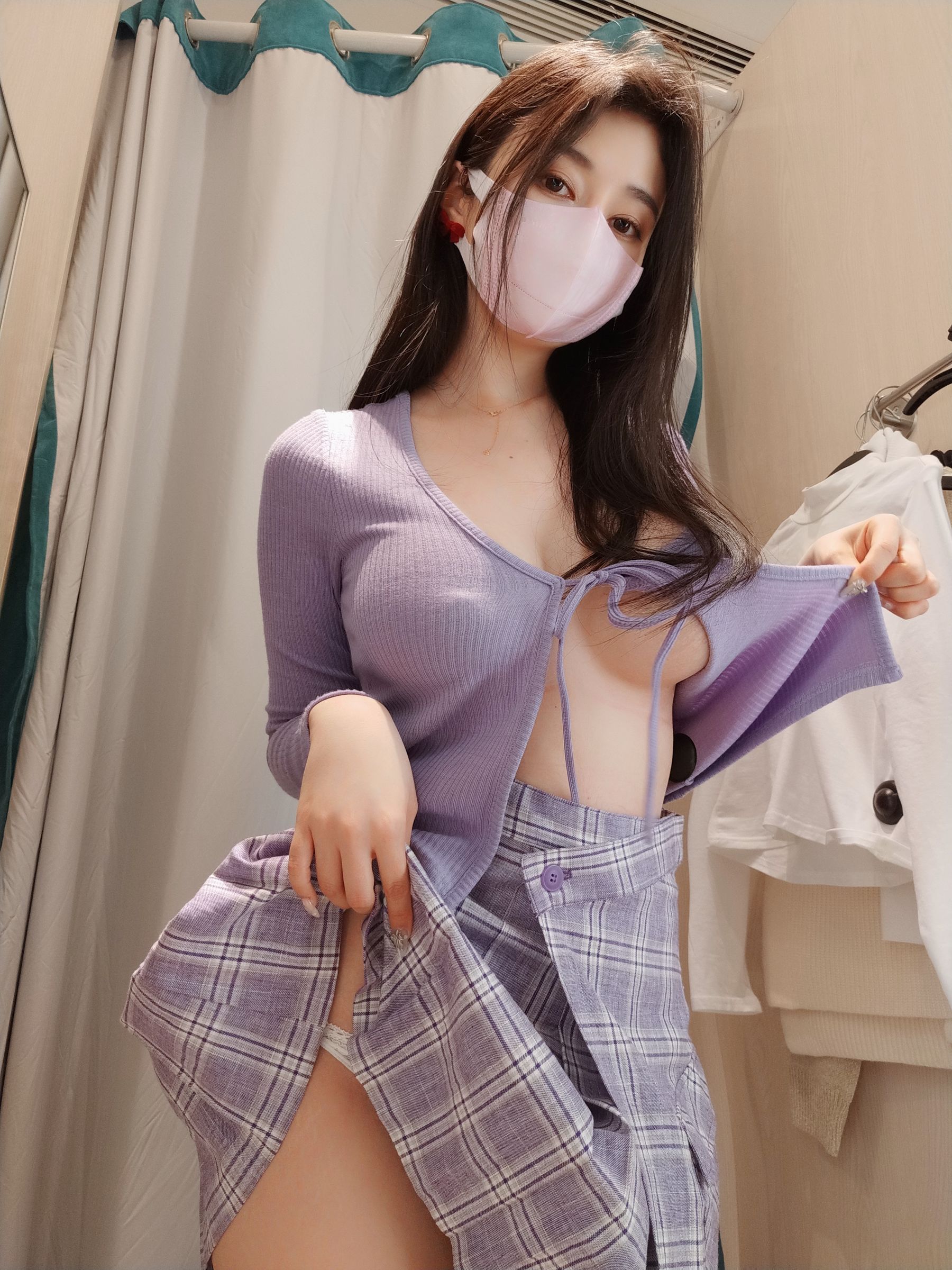 [网红COSER] Coser小姐姐白银 - 更衣室/(45P)