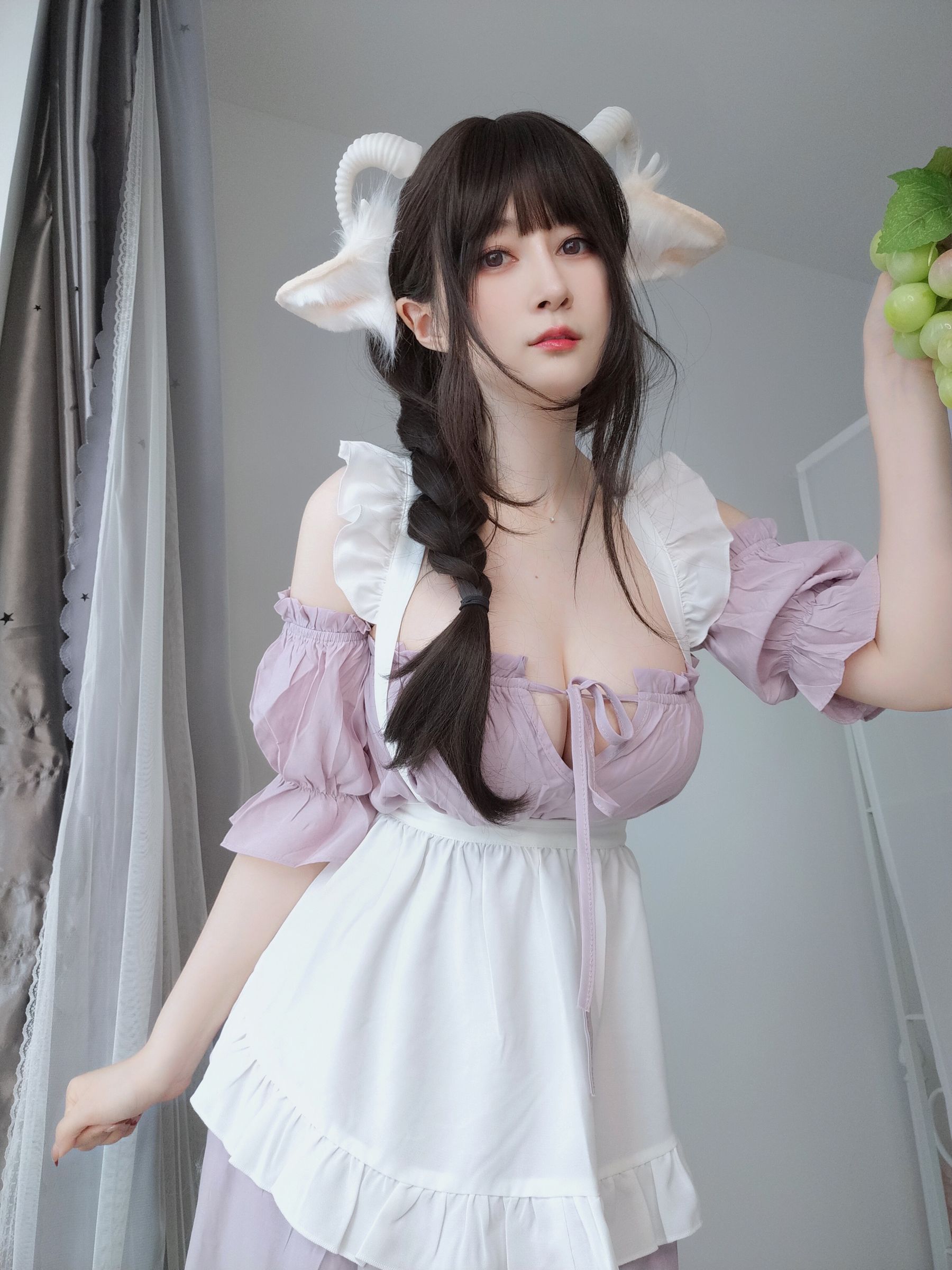 [网红COSER] Coser小姐姐白银 - 白丝兔耳女仆/(156P)