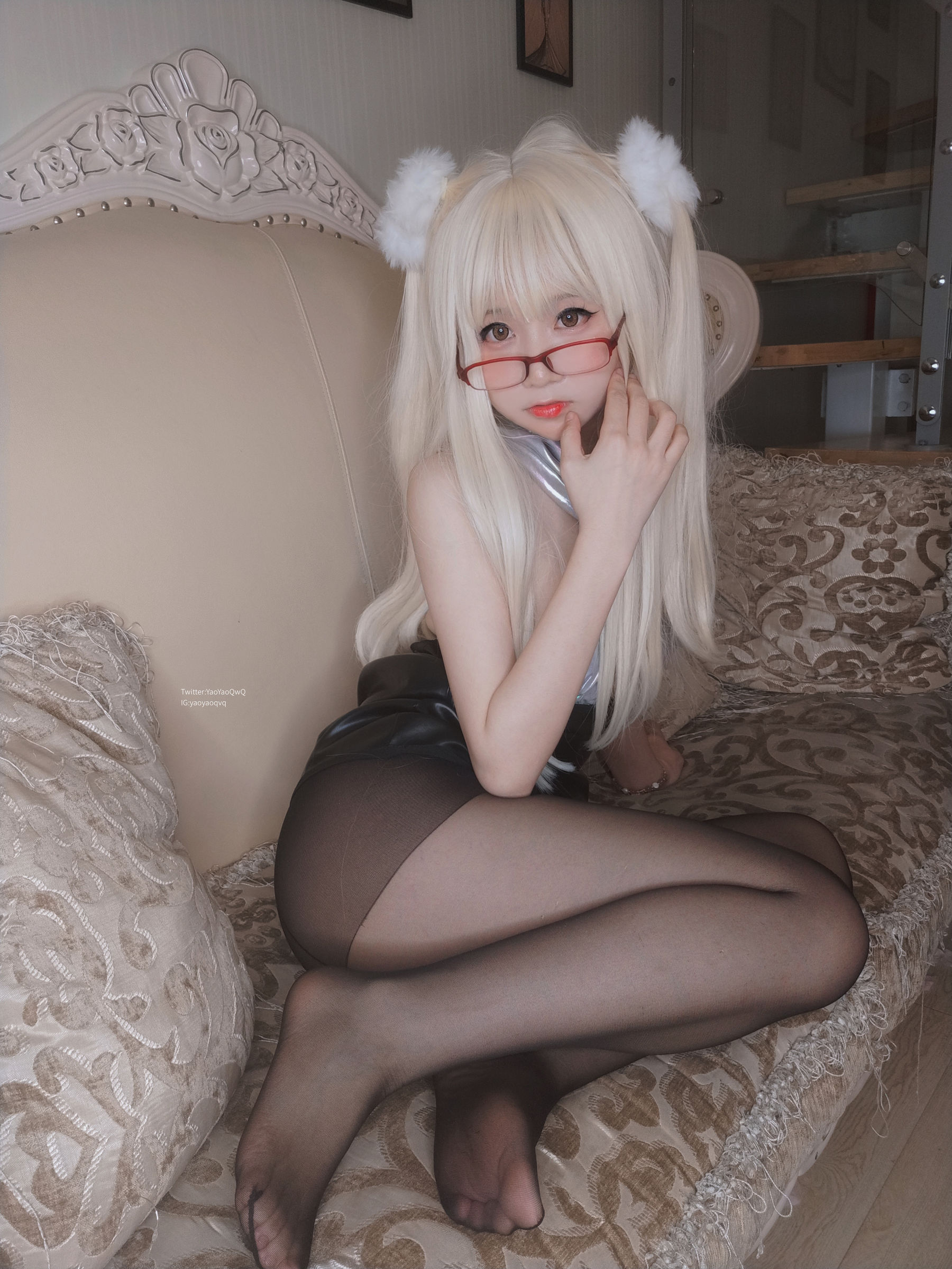 [网红COSER] 萌妹子Coser摇摇乐yoyo - 黑色长筒袜/(115P)