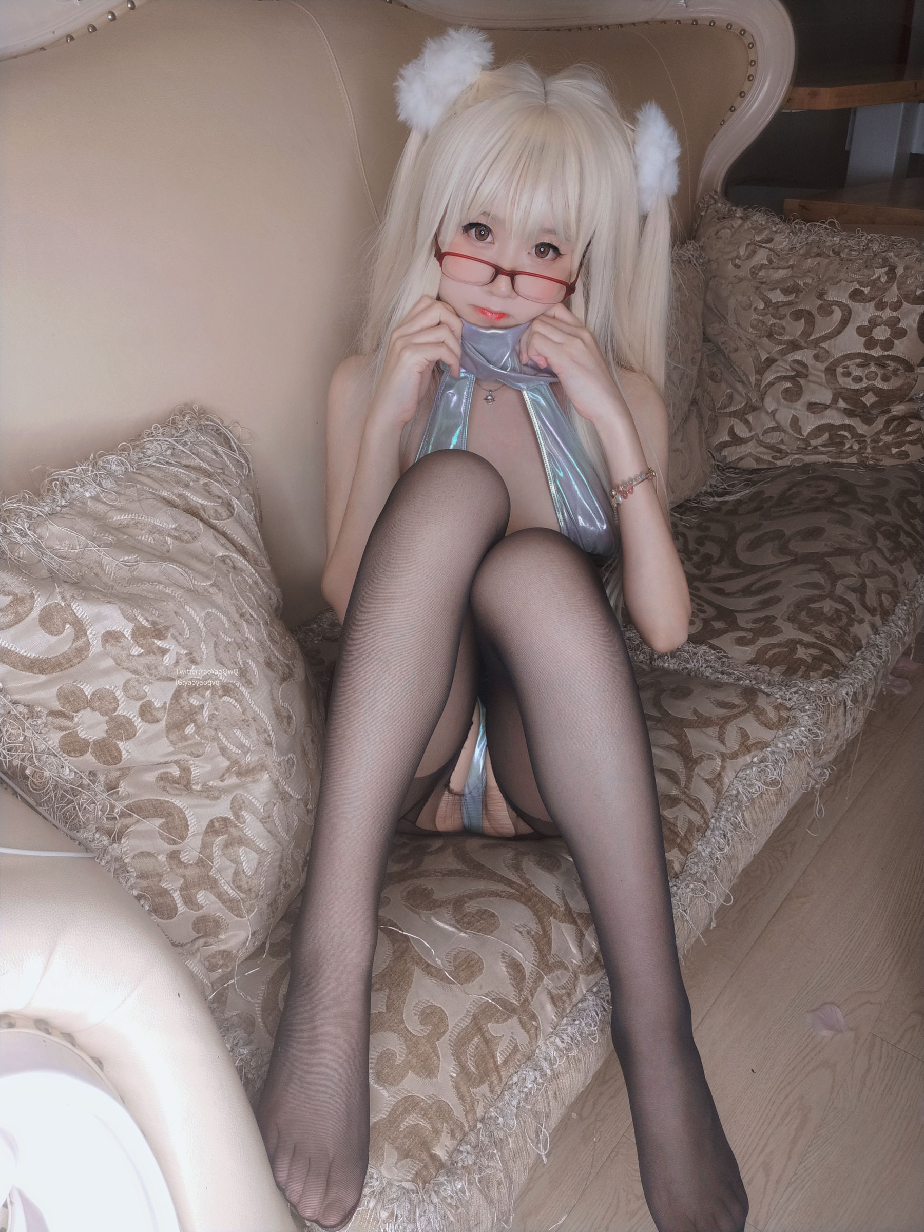 [网红COSER] 萌妹子Coser摇摇乐yoyo - 黑色长筒袜/(115P)