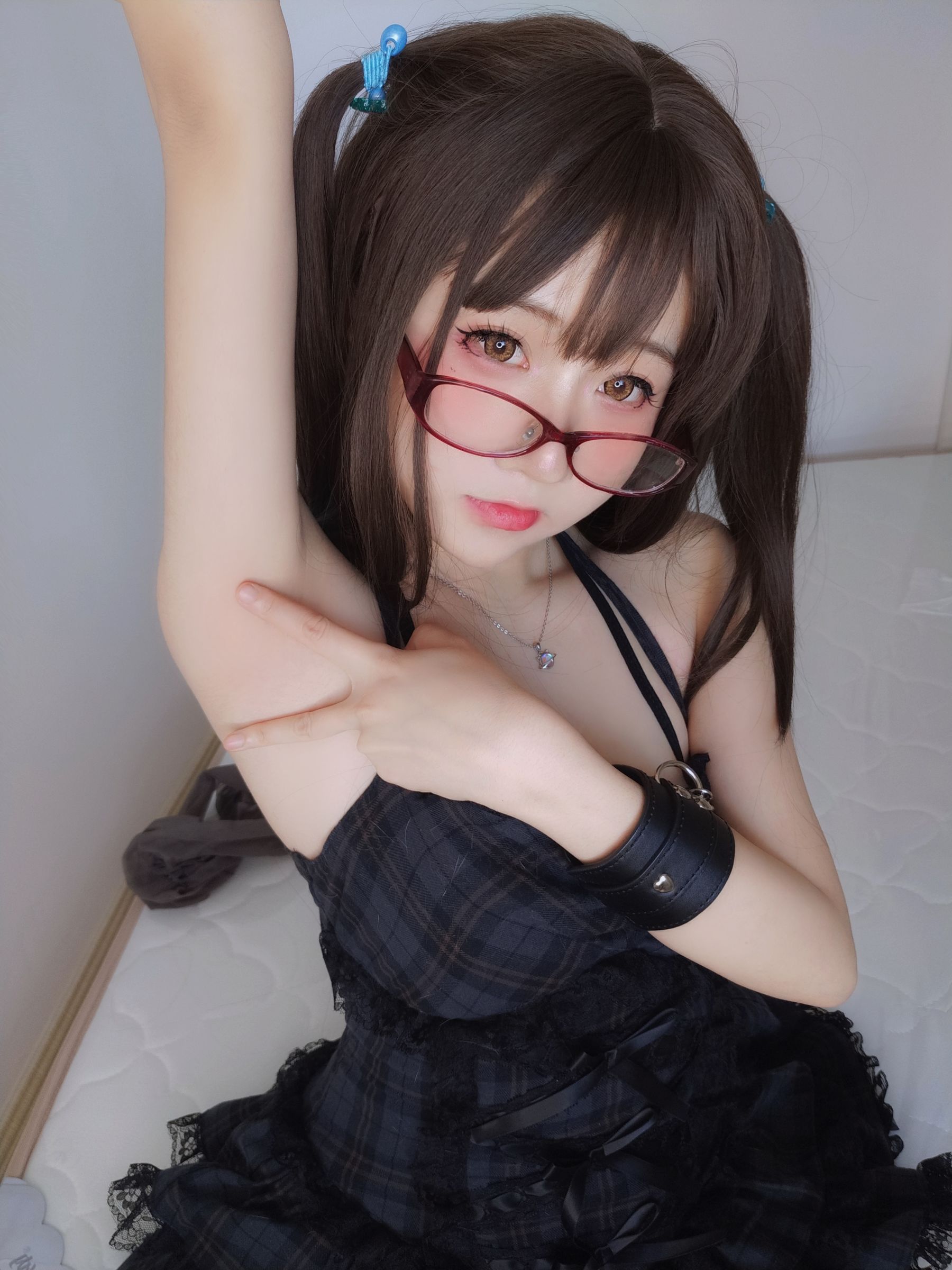 [网红COSER] 萌妹子Coser摇摇乐yoyo - 黑裙/(113P)