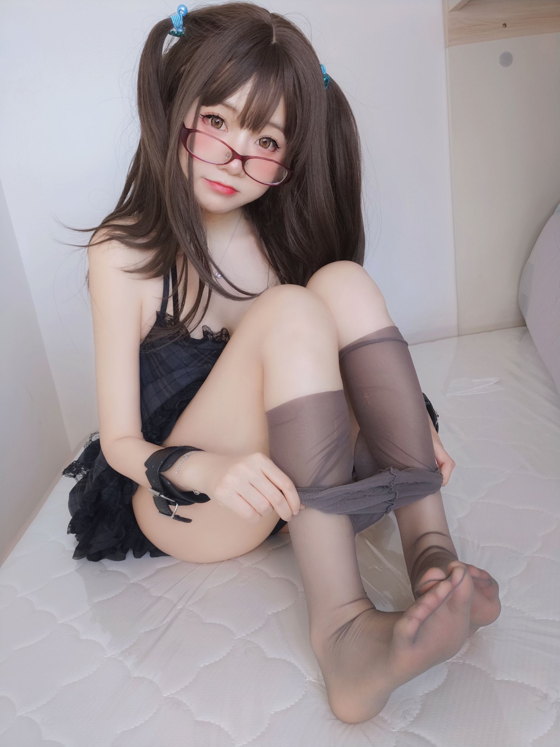 [网红COSER] 萌妹子Coser摇摇乐yoyo - 黑裙/(113P)