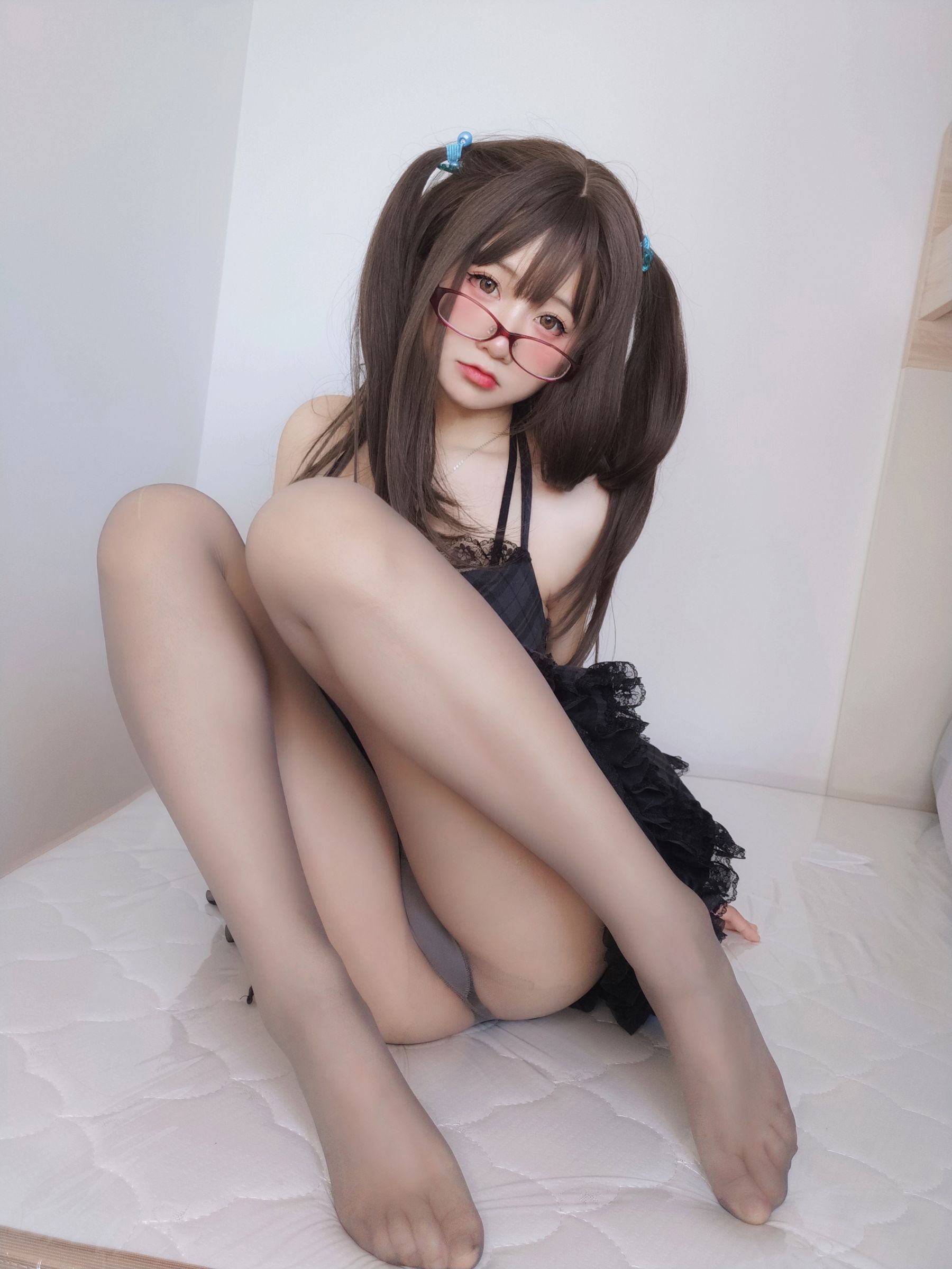 [网红COSER] 萌妹子Coser摇摇乐yoyo - 黑裙/(113P)