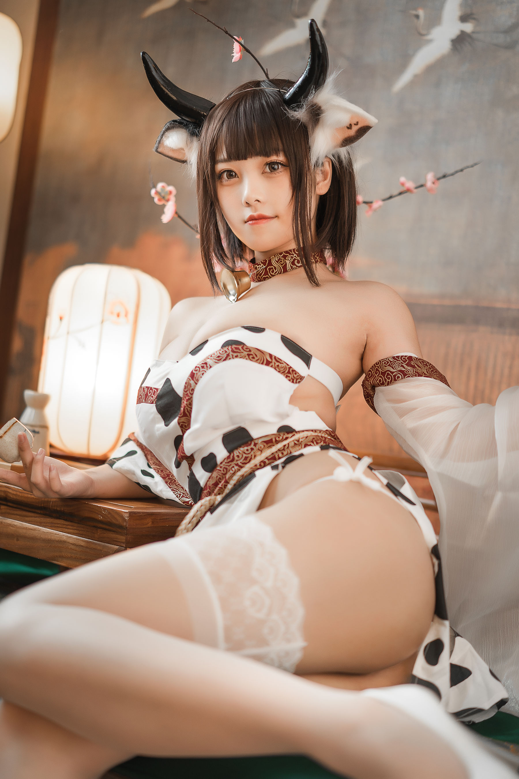 [网红COSER] 萌系小姐姐蜜汁猫裘 - 奶牛/(50P)