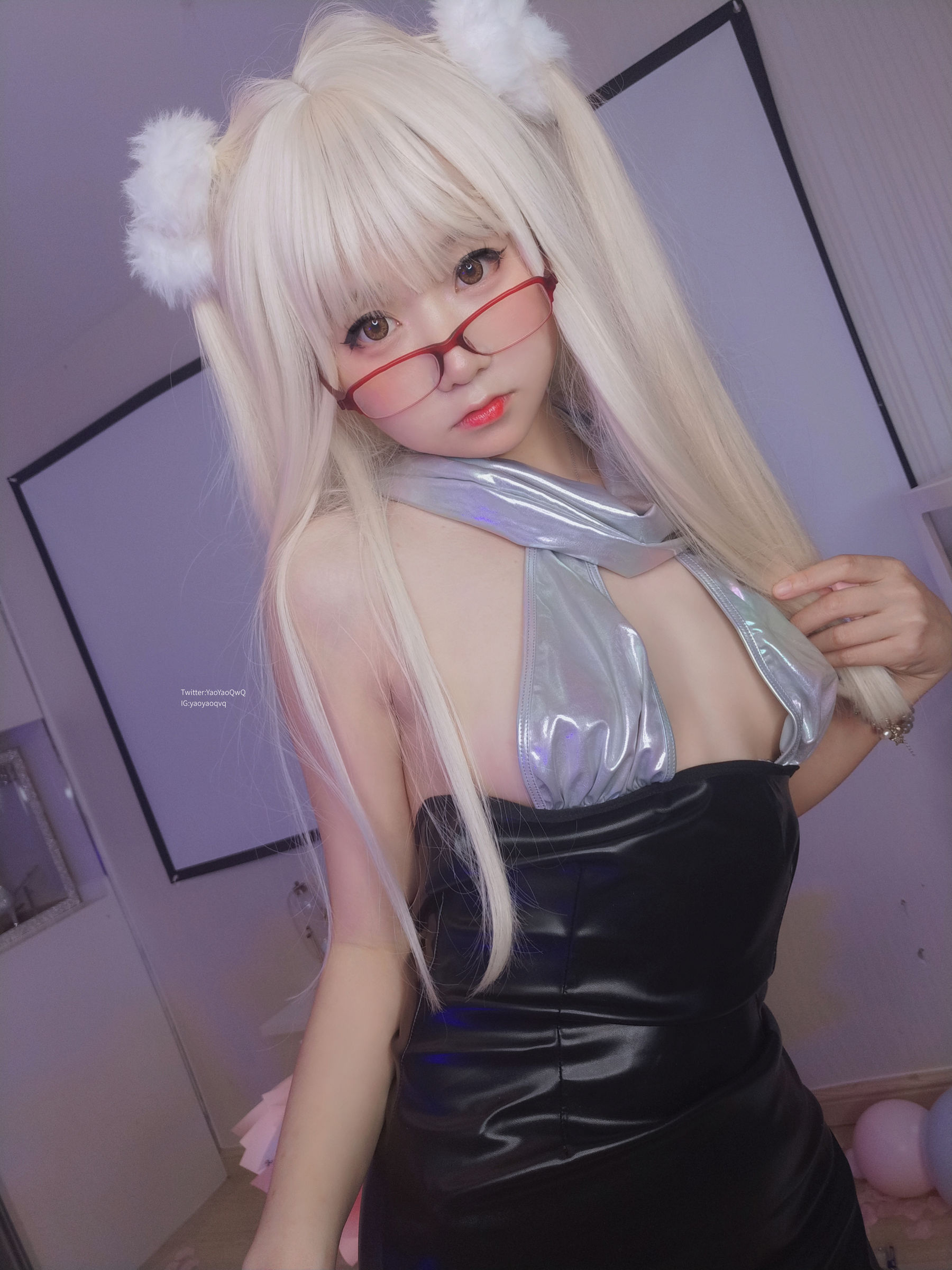 [网红COSER] 萌妹子Coser摇摇乐yoyo - 黑色长筒袜/(115P)